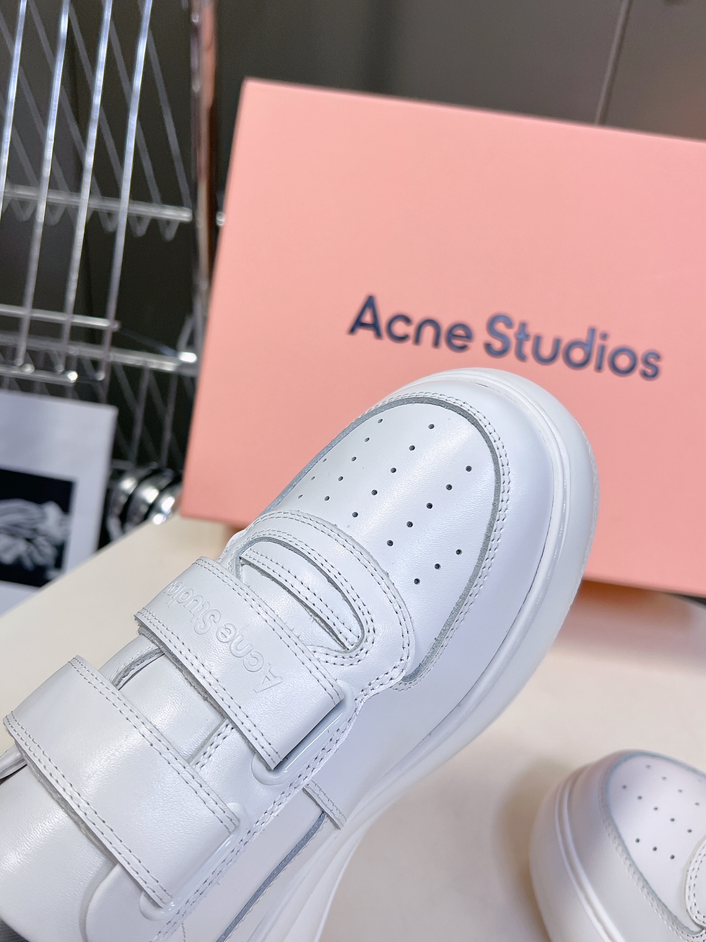 AcneStudios24ss最新厚底休闲魔术贴笑脸小白鞋渠道牛货！莞货难得一见的好货！最受欢迎的单品当