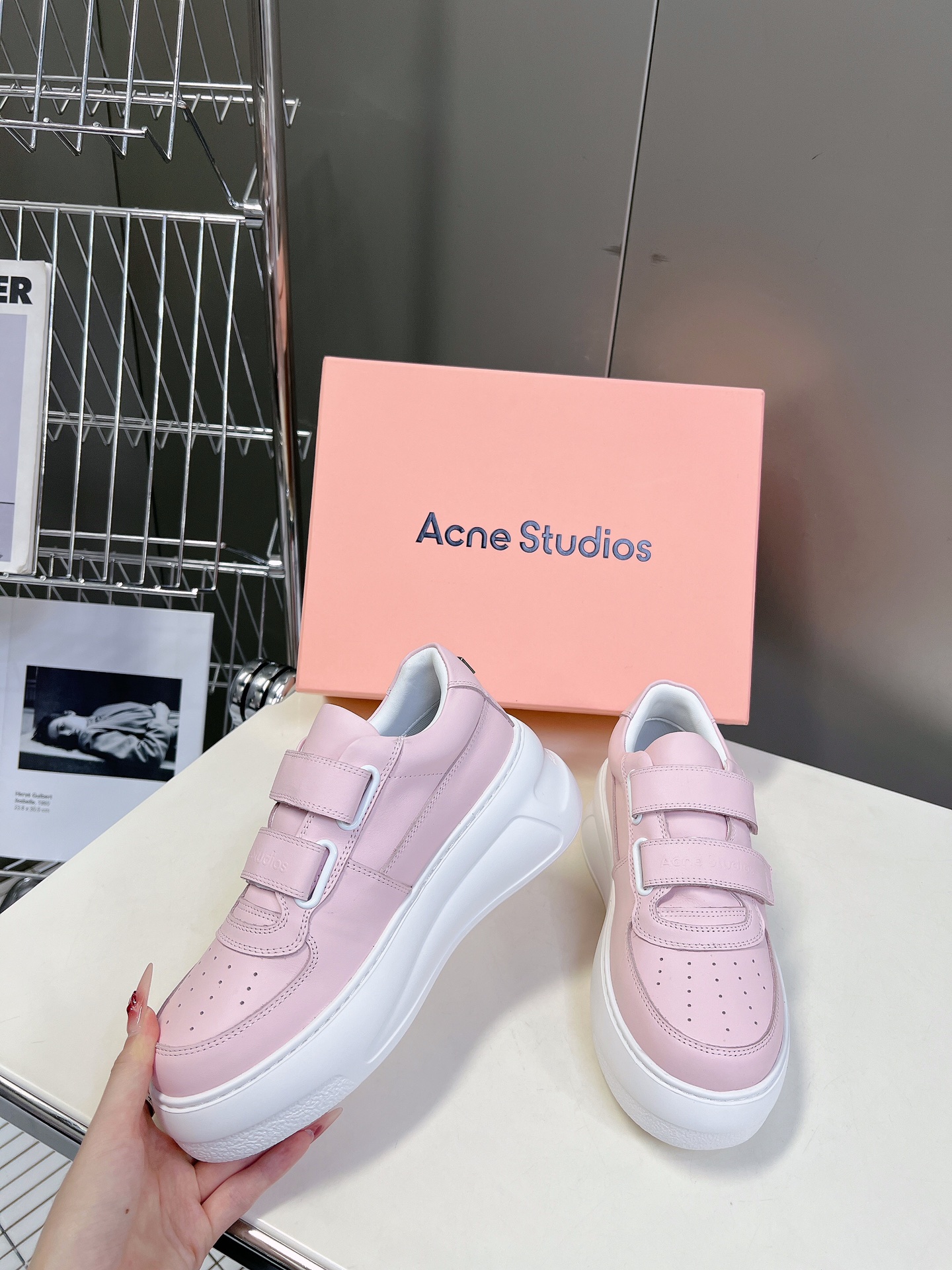 AcneStudios24ss最新厚底休闲魔术贴笑脸小白鞋渠道牛货！莞货难得一见的好货！最受欢迎的单品当