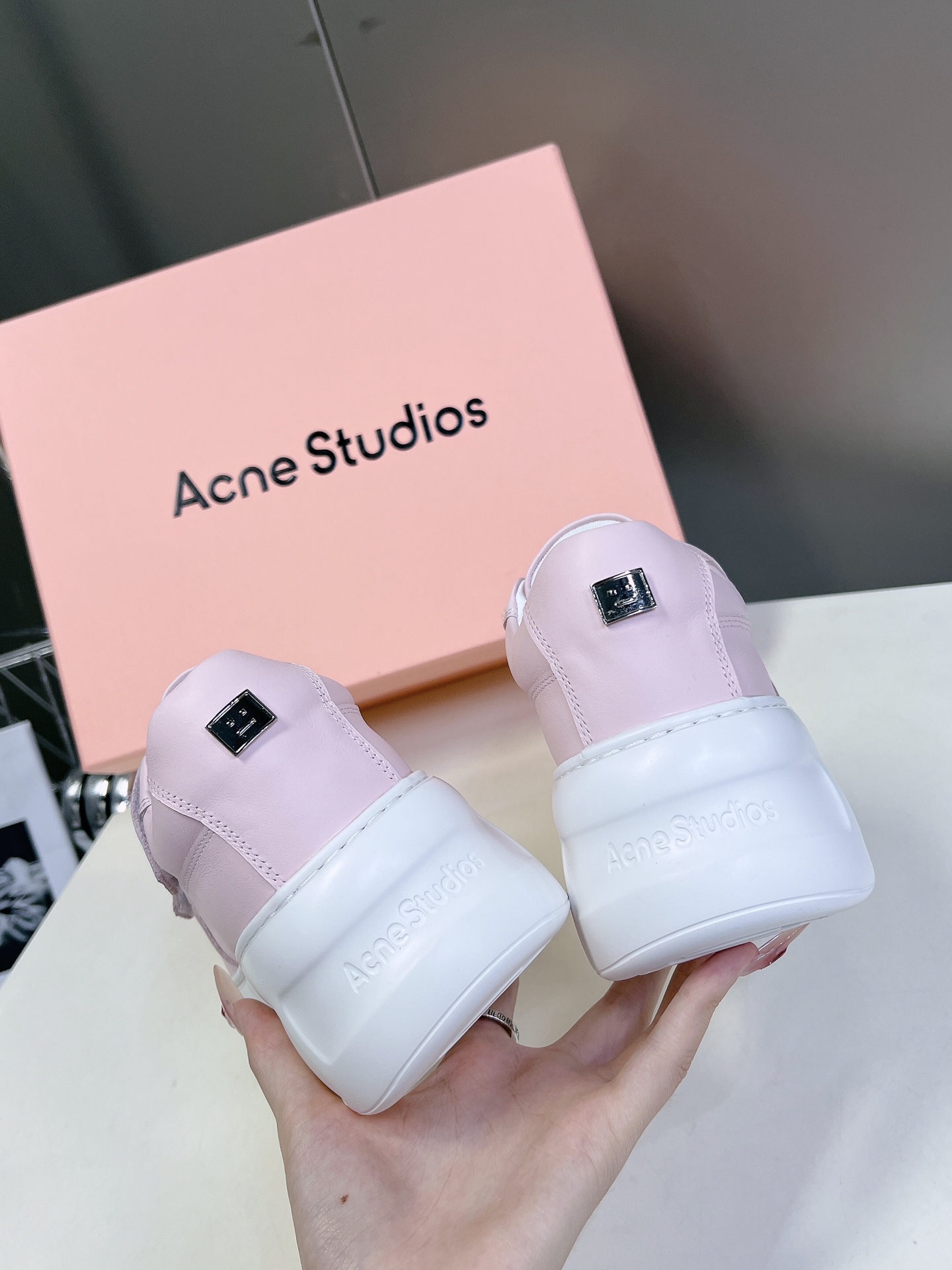 AcneStudios24ss最新厚底休闲魔术贴笑脸小白鞋渠道牛货！莞货难得一见的好货！最受欢迎的单品当