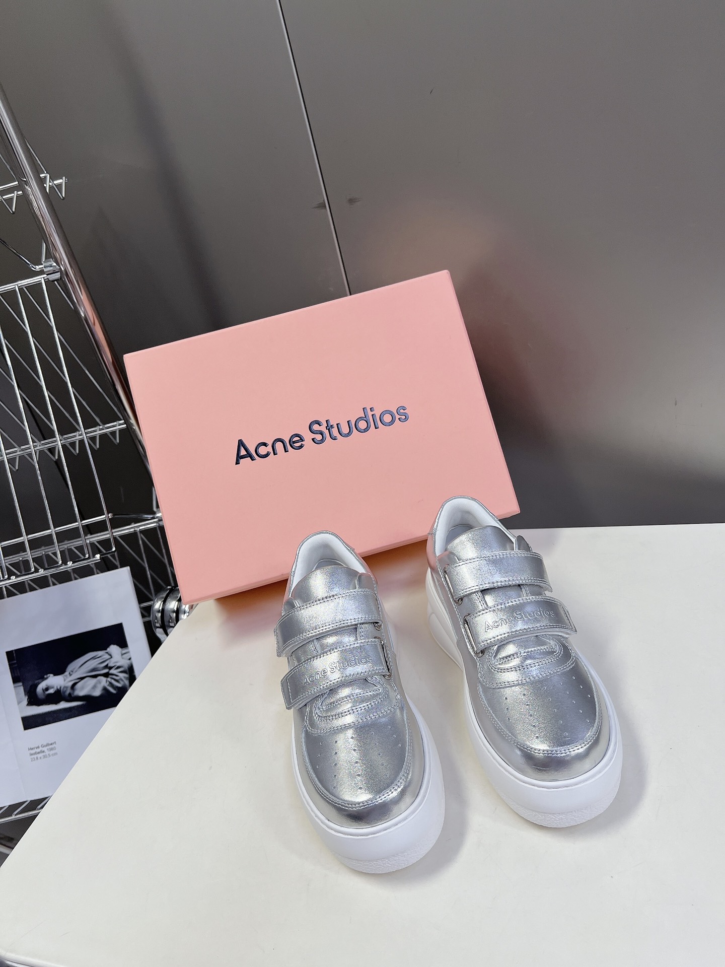 AcneStudios24ss最新厚底休闲魔术贴笑脸小白鞋渠道牛货！莞货难得一见的好货！最受欢迎的单品当