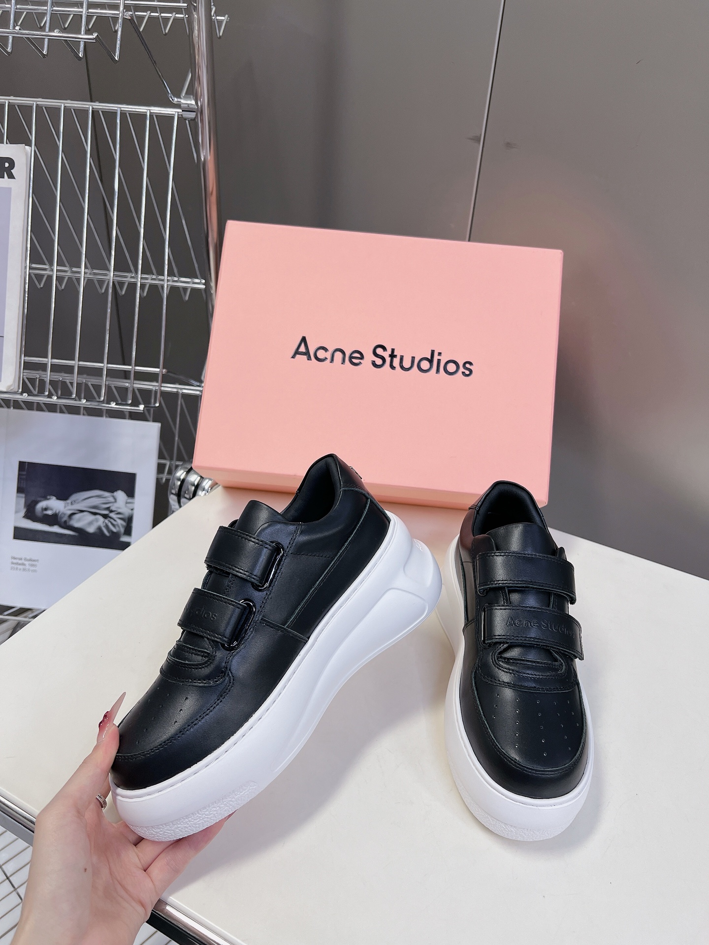 AcneStudios24ss最新厚底休闲魔术贴笑脸小白鞋渠道牛货！莞货难得一见的好货！最受欢迎的单品当