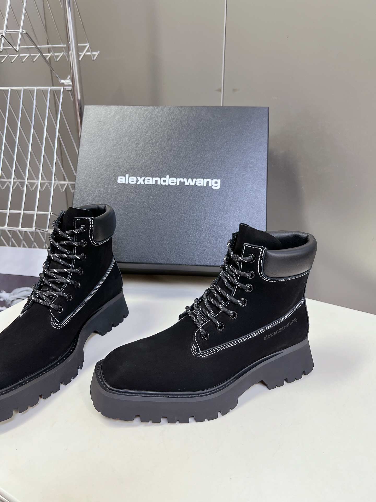 AlexanderWang秋冬最新款大黄靴上新完全原版一比一复刻打造版型超级正最新时尚的设计火遍全网的靴