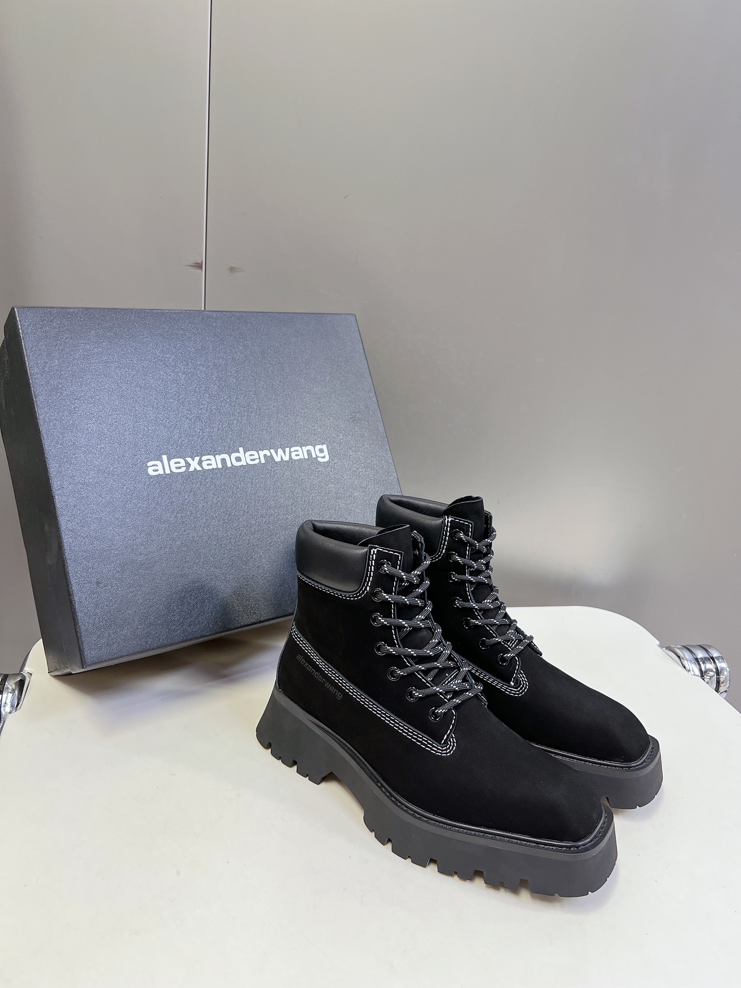 AlexanderWang秋冬最新款大黄靴上新完全原版一比一复刻打造版型超级正最新时尚的设计火遍全网的靴