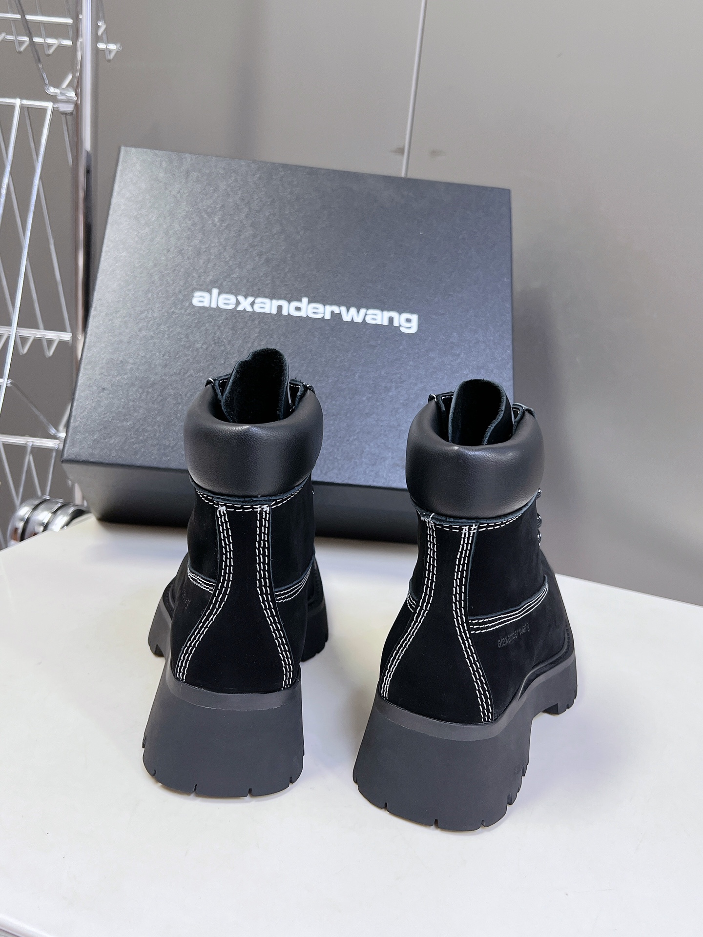 AlexanderWang秋冬最新款大黄靴上新完全原版一比一复刻打造版型超级正最新时尚的设计火遍全网的靴