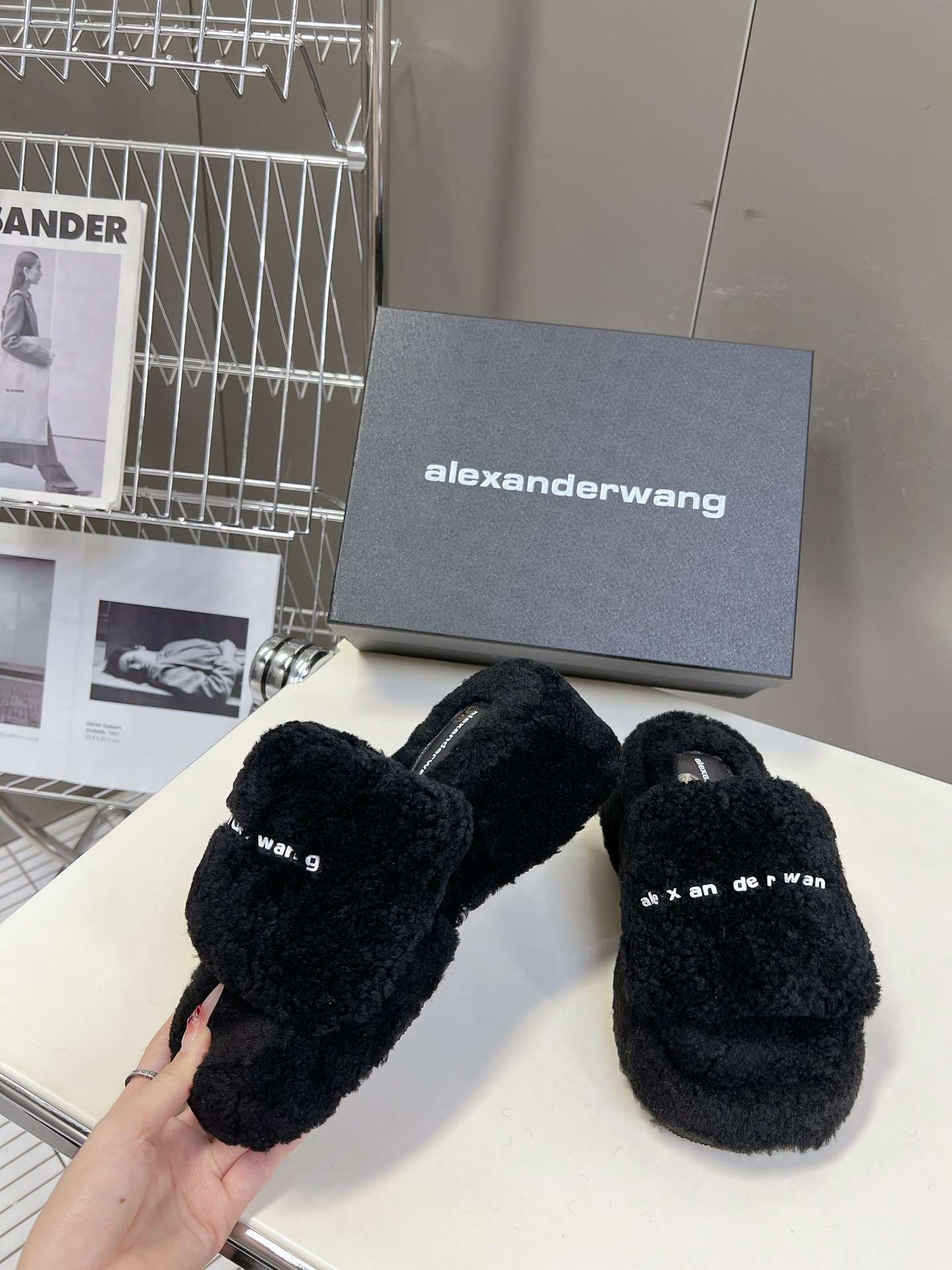 Alexanderwang大王水钻厚底毛毛拖鞋太好看了很难不爱！BLINGBLING秋冬毛毛拖露腿神器没