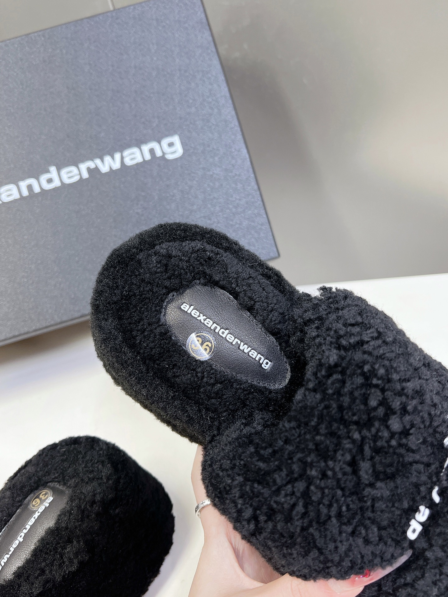 Alexanderwang大王水钻厚底毛毛拖鞋太好看了很难不爱！BLINGBLING秋冬毛毛拖露腿神器没