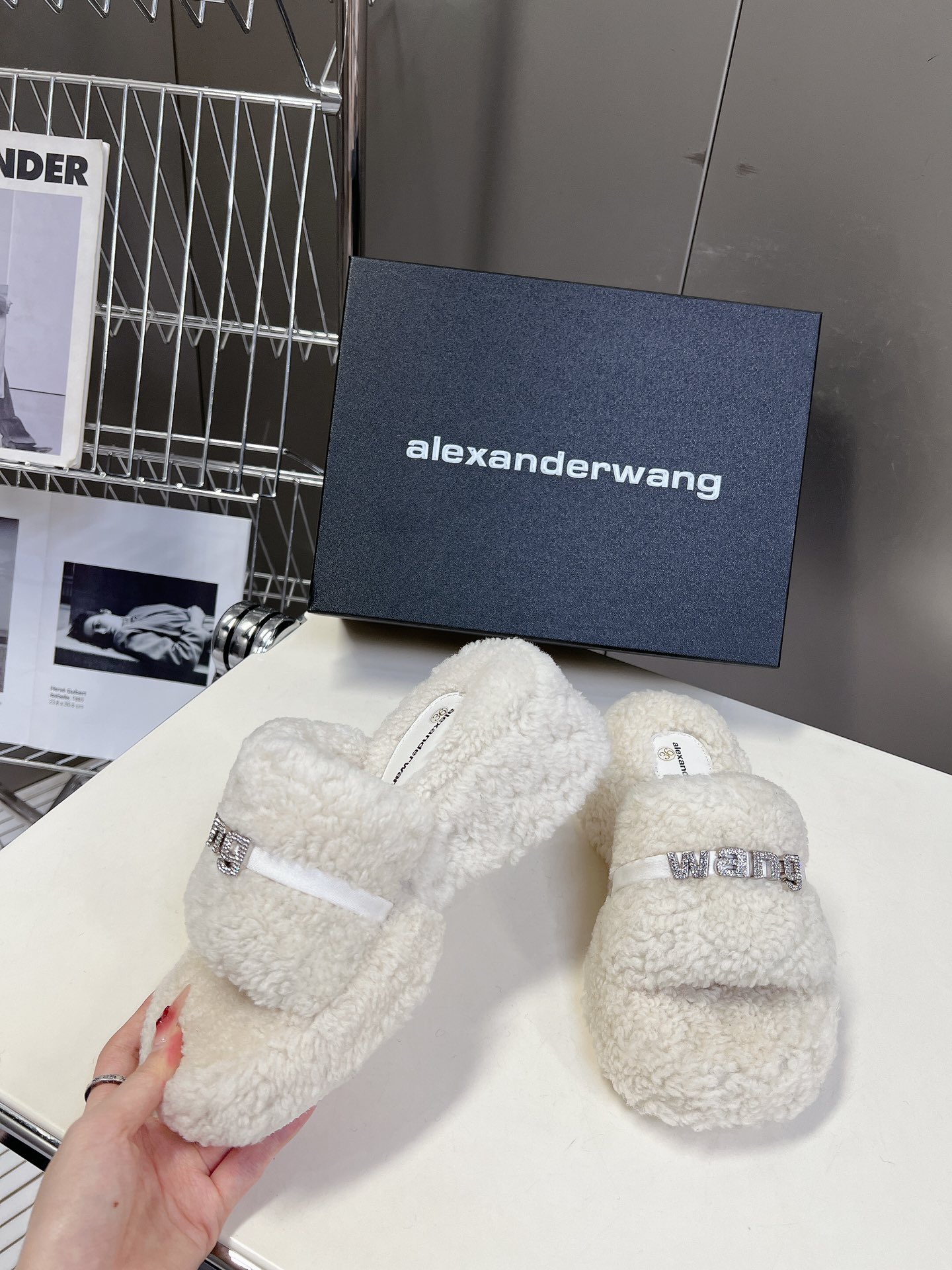 Alexanderwang大王水钻厚底毛毛拖鞋太好看了很难不爱！BLINGBLING秋冬毛毛拖露腿神器没