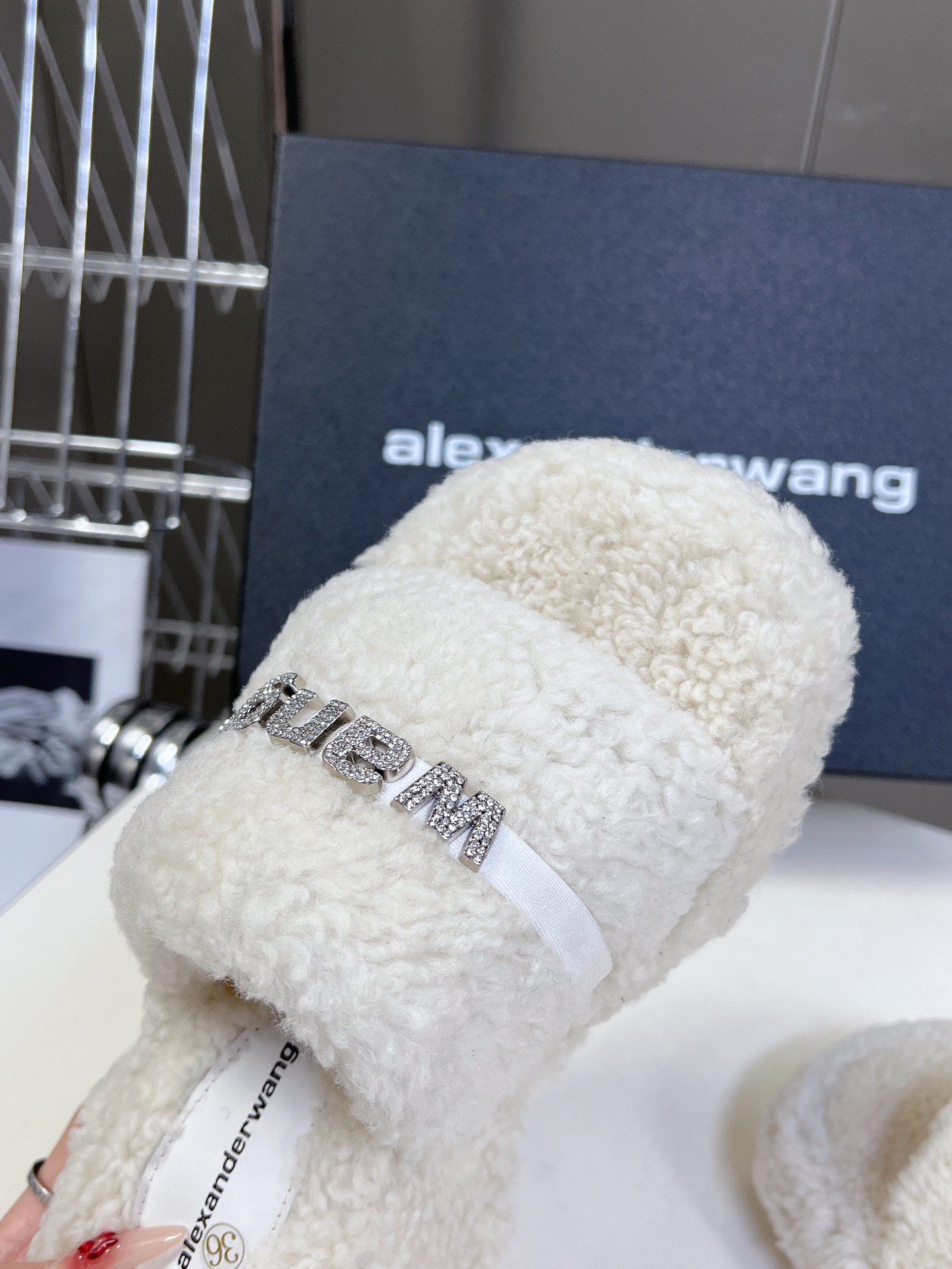 Alexanderwang大王水钻厚底毛毛拖鞋太好看了很难不爱！BLINGBLING秋冬毛毛拖露腿神器没