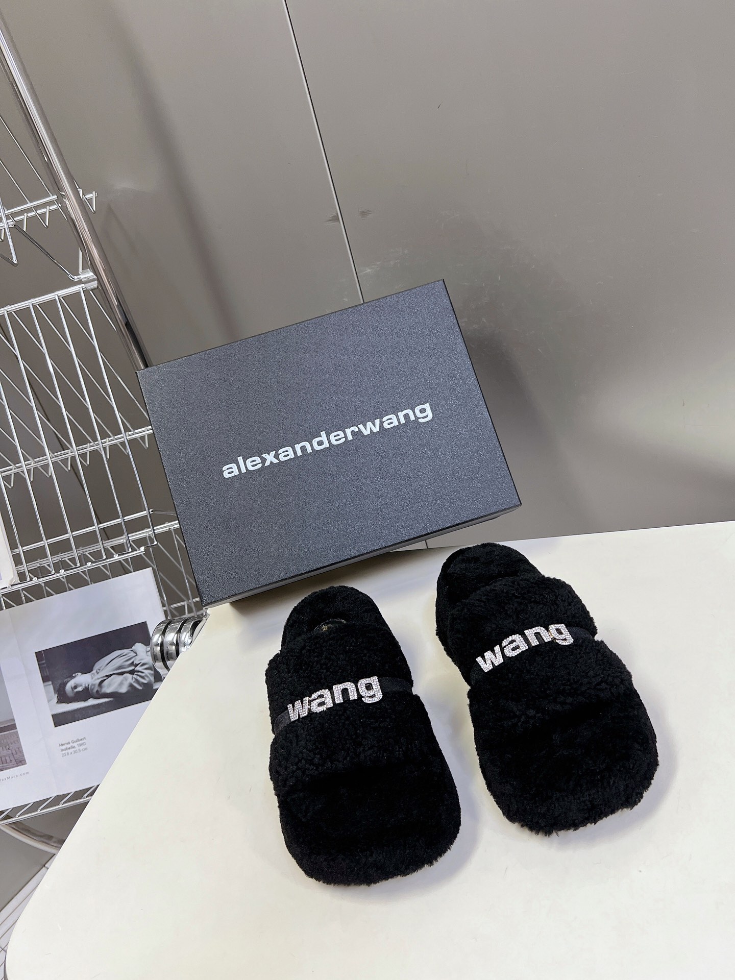 Alexanderwang大王水钻厚底毛毛拖鞋太好看了很难不爱！BLINGBLING秋冬毛毛拖露腿神器没