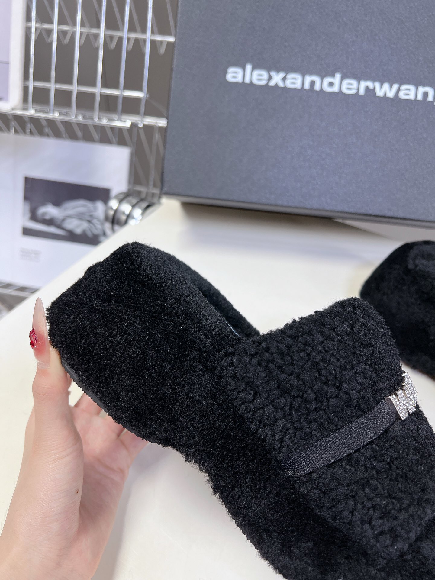 Alexanderwang大王水钻厚底毛毛拖鞋太好看了很难不爱！BLINGBLING秋冬毛毛拖露腿神器没