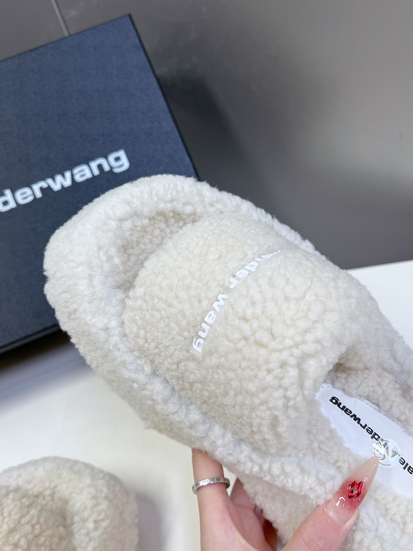 Alexanderwang大王水钻厚底毛毛拖鞋太好看了很难不爱！BLINGBLING秋冬毛毛拖露腿神器没