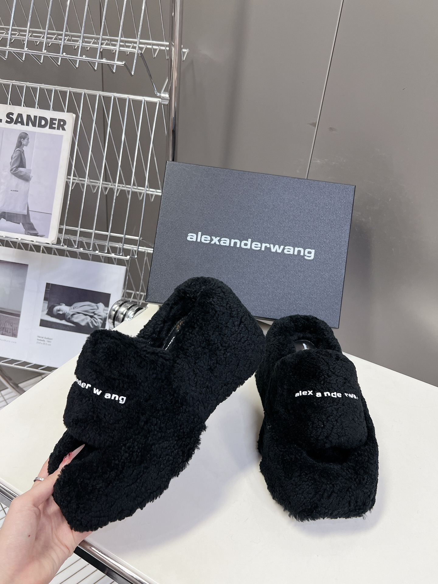 Alexanderwang大王水钻厚底毛毛拖鞋太好看了很难不爱！BLINGBLING秋冬毛毛拖露腿神器没