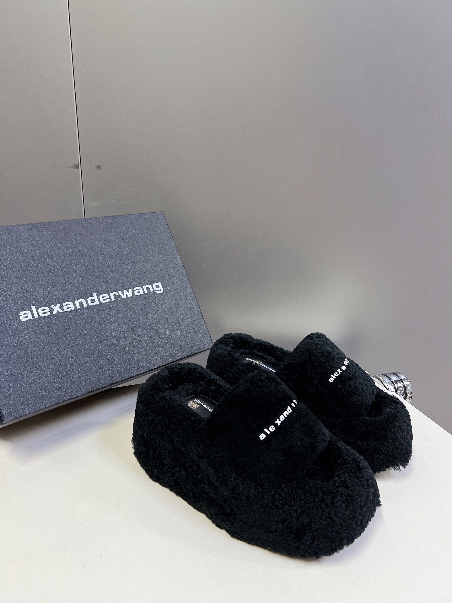 Alexanderwang大王水钻厚底毛毛拖鞋太好看了很难不爱！BLINGBLING秋冬毛毛拖露腿神器没