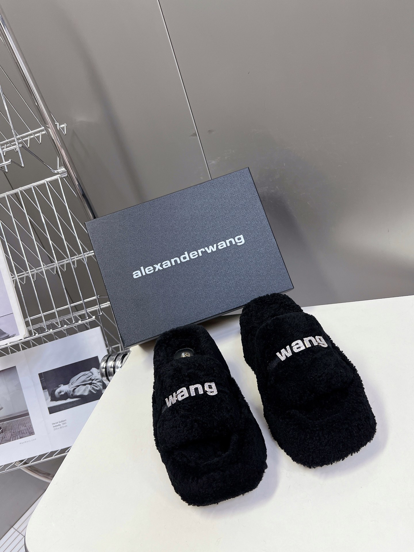 Alexanderwang大王水钻厚底毛毛拖鞋太好看了很难不爱！BLINGBLING秋冬毛毛拖露腿神器没