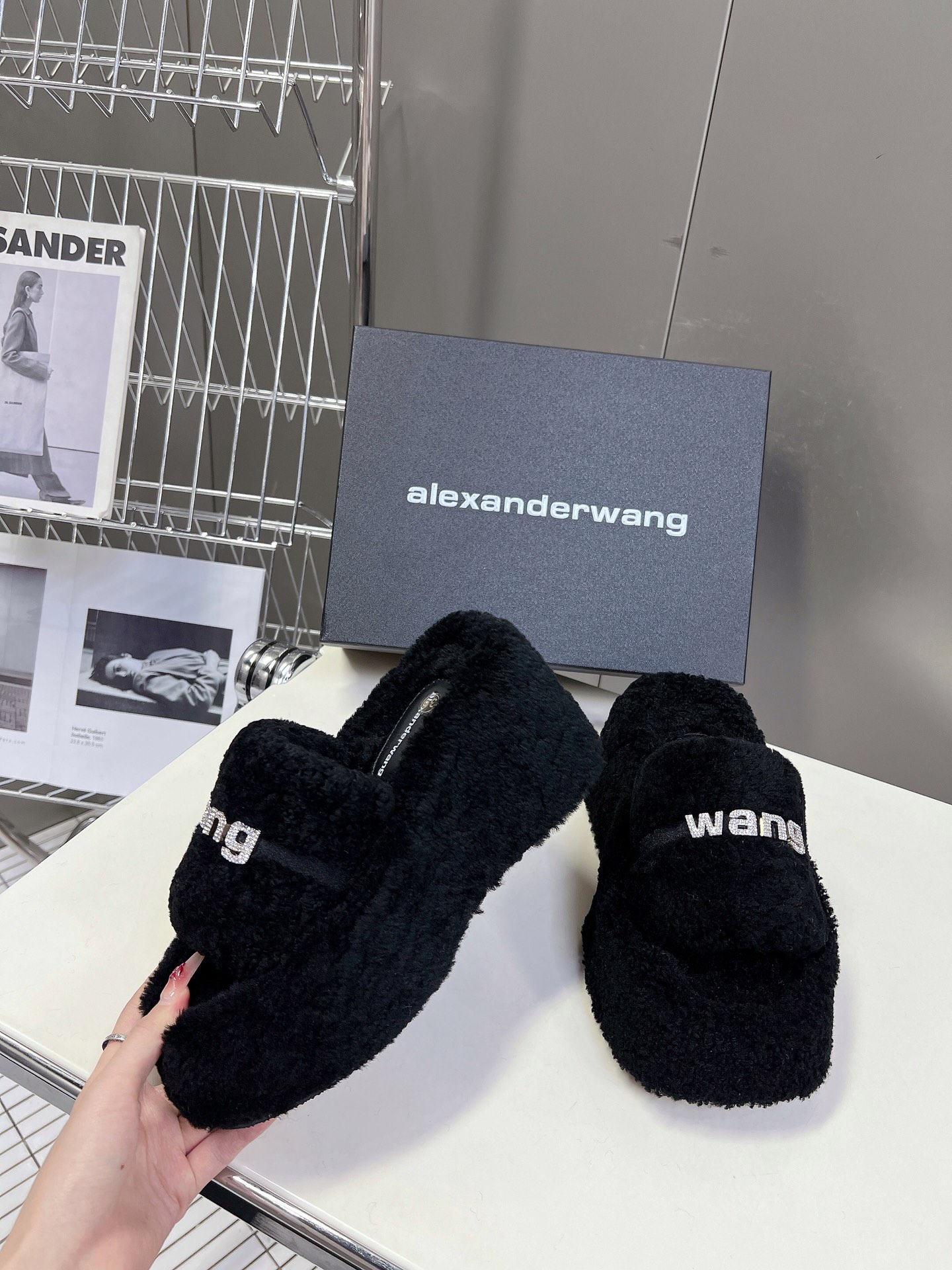 Alexanderwang大王水钻厚底毛毛拖鞋太好看了很难不爱！BLINGBLING秋冬毛毛拖露腿神器没