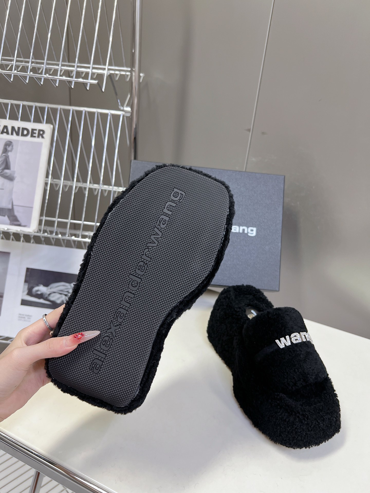 Alexanderwang大王水钻厚底毛毛拖鞋太好看了很难不爱！BLINGBLING秋冬毛毛拖露腿神器没