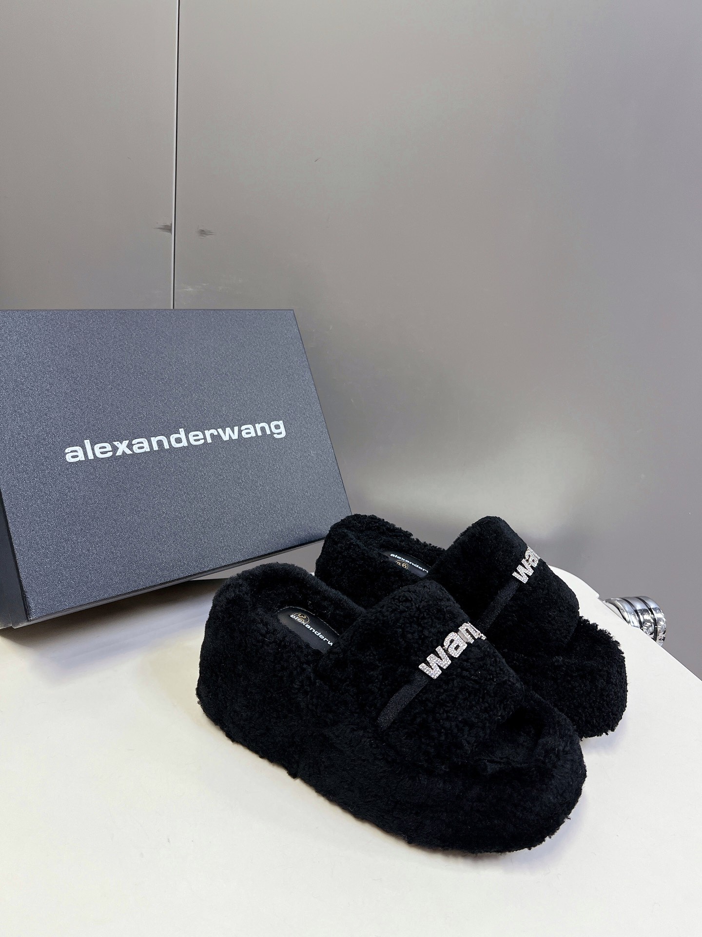 Alexanderwang大王水钻厚底毛毛拖鞋太好看了很难不爱！BLINGBLING秋冬毛毛拖露腿神器没