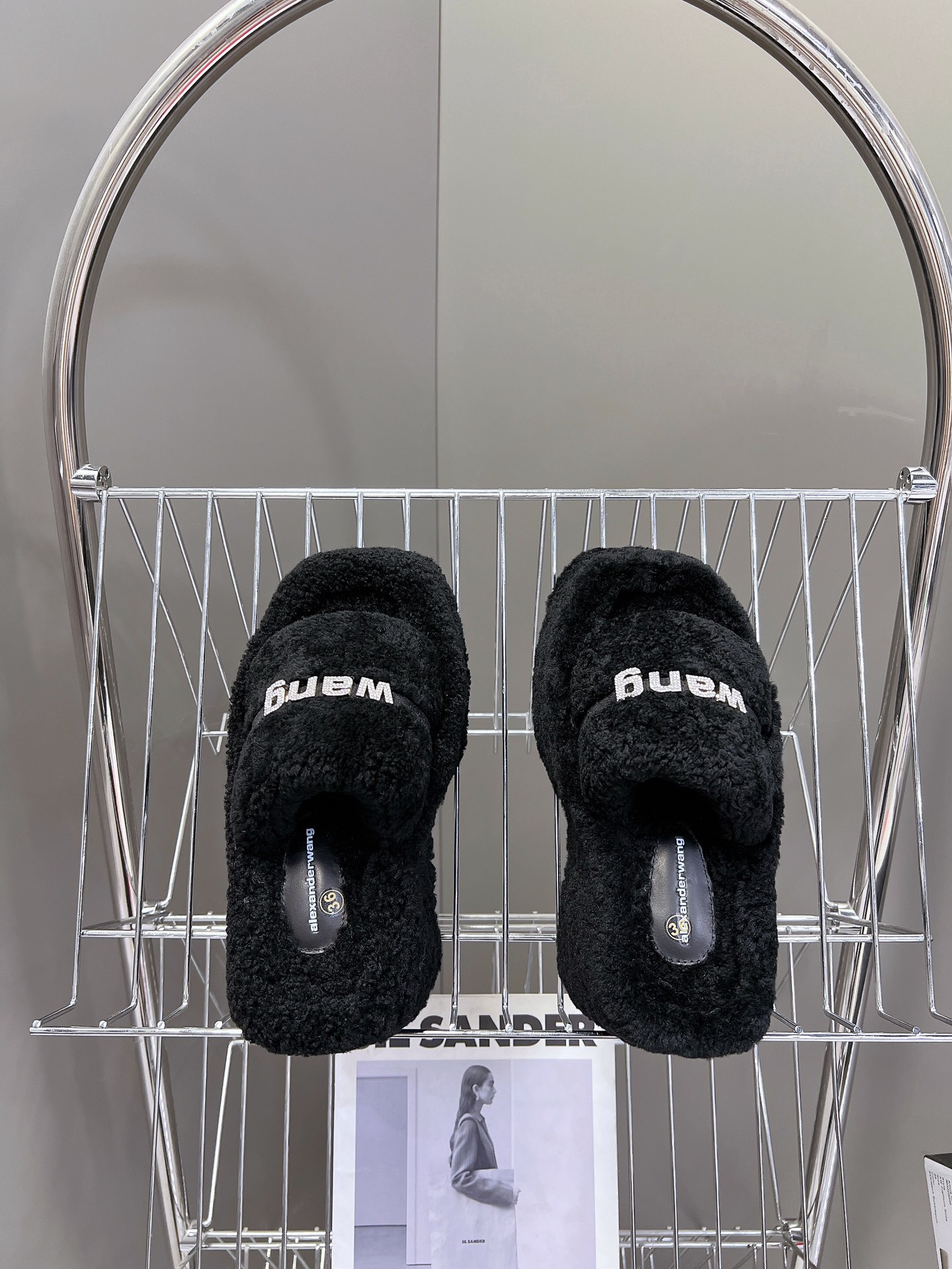 Alexanderwang大王水钻厚底毛毛拖鞋太好看了很难不爱！BLINGBLING秋冬毛毛拖露腿神器没