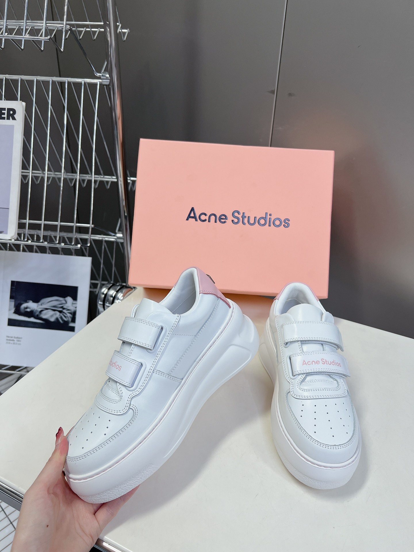 AcneStudios24ss最新厚底休闲魔术贴笑脸小白鞋渠道牛货！莞货难得一见的好货！最受欢迎的单品当