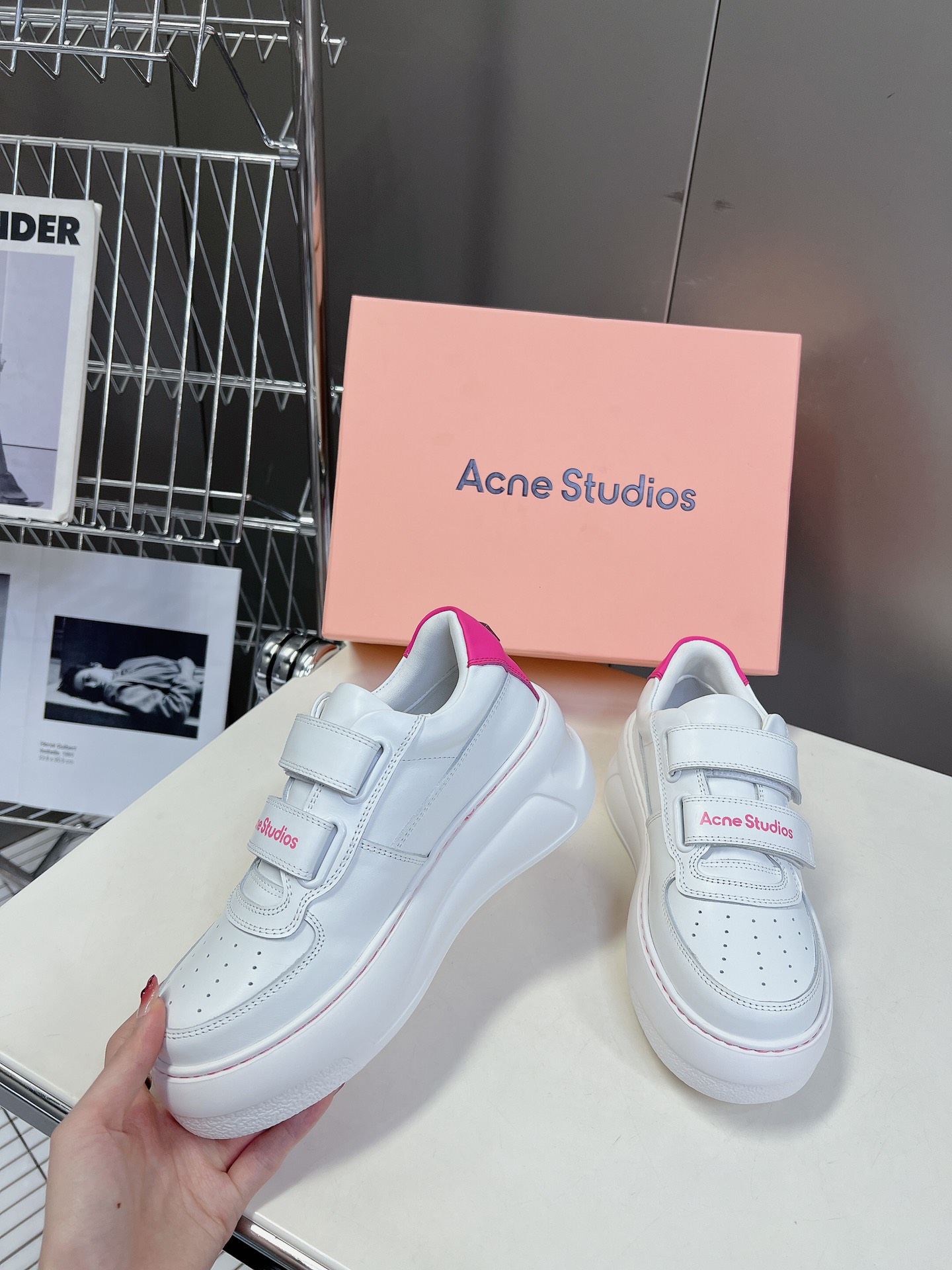 AcneStudios24ss最新厚底休闲魔术贴笑脸小白鞋渠道牛货！莞货难得一见的好货！最受欢迎的单品当