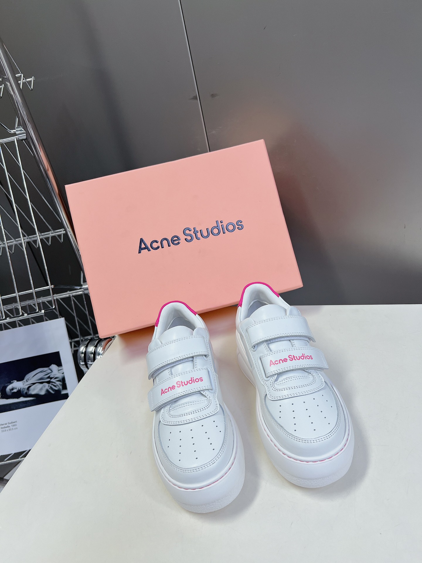 AcneStudios24ss最新厚底休闲魔术贴笑脸小白鞋渠道牛货！莞货难得一见的好货！最受欢迎的单品当