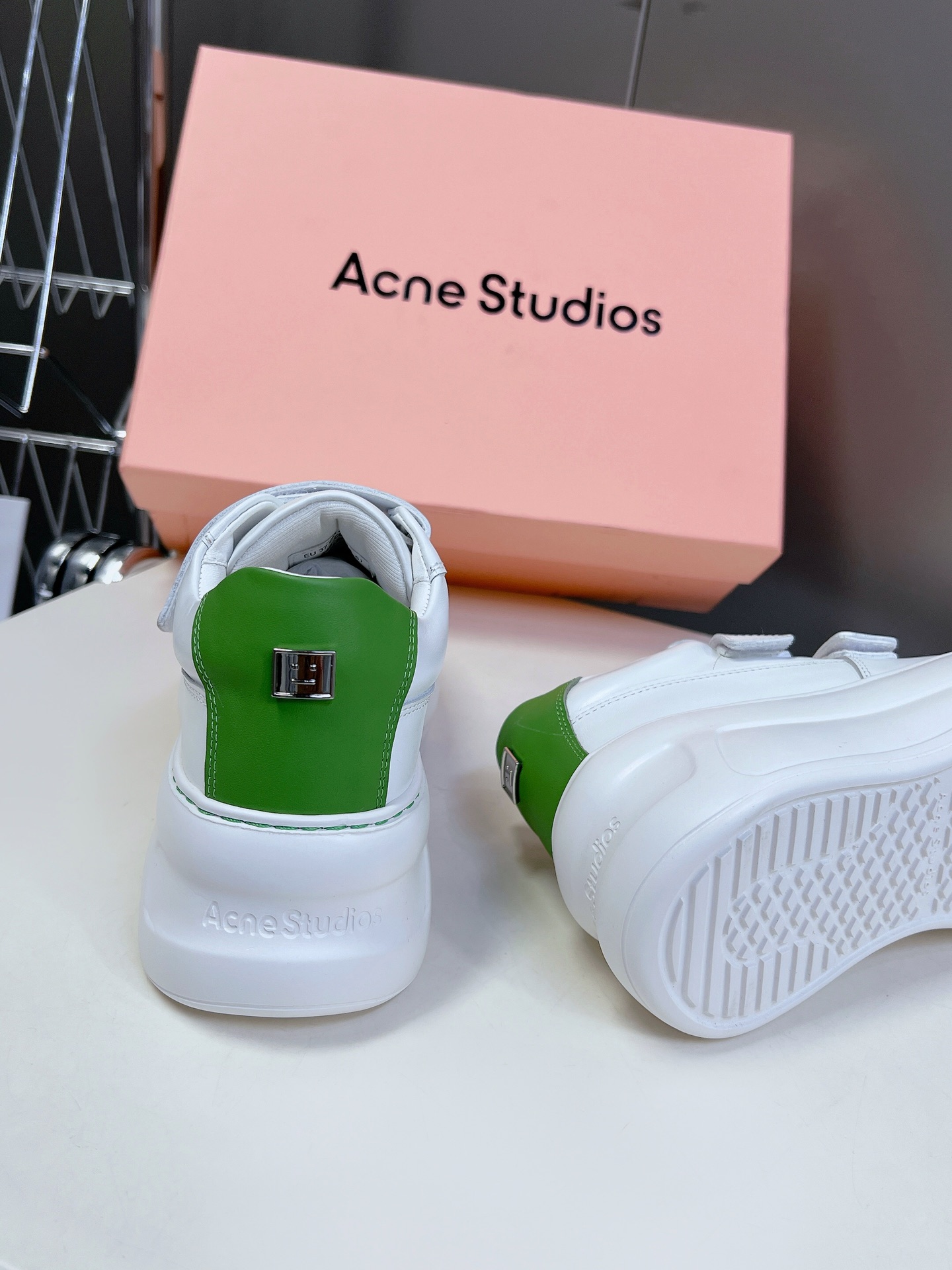 AcneStudios24ss最新厚底休闲魔术贴笑脸小白鞋渠道牛货！莞货难得一见的好货！最受欢迎的单品当