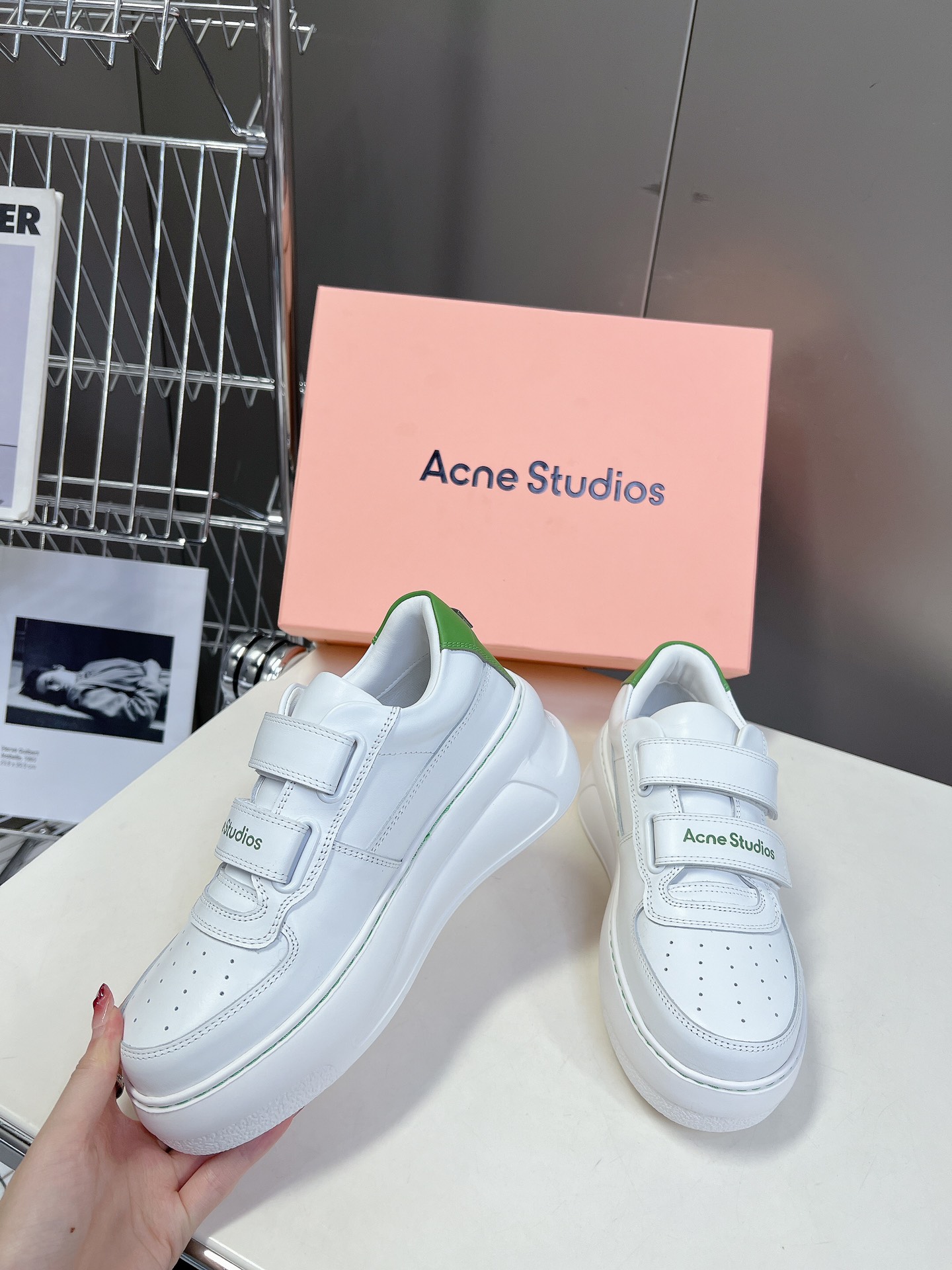 AcneStudios24ss最新厚底休闲魔术贴笑脸小白鞋渠道牛货！莞货难得一见的好货！最受欢迎的单品当