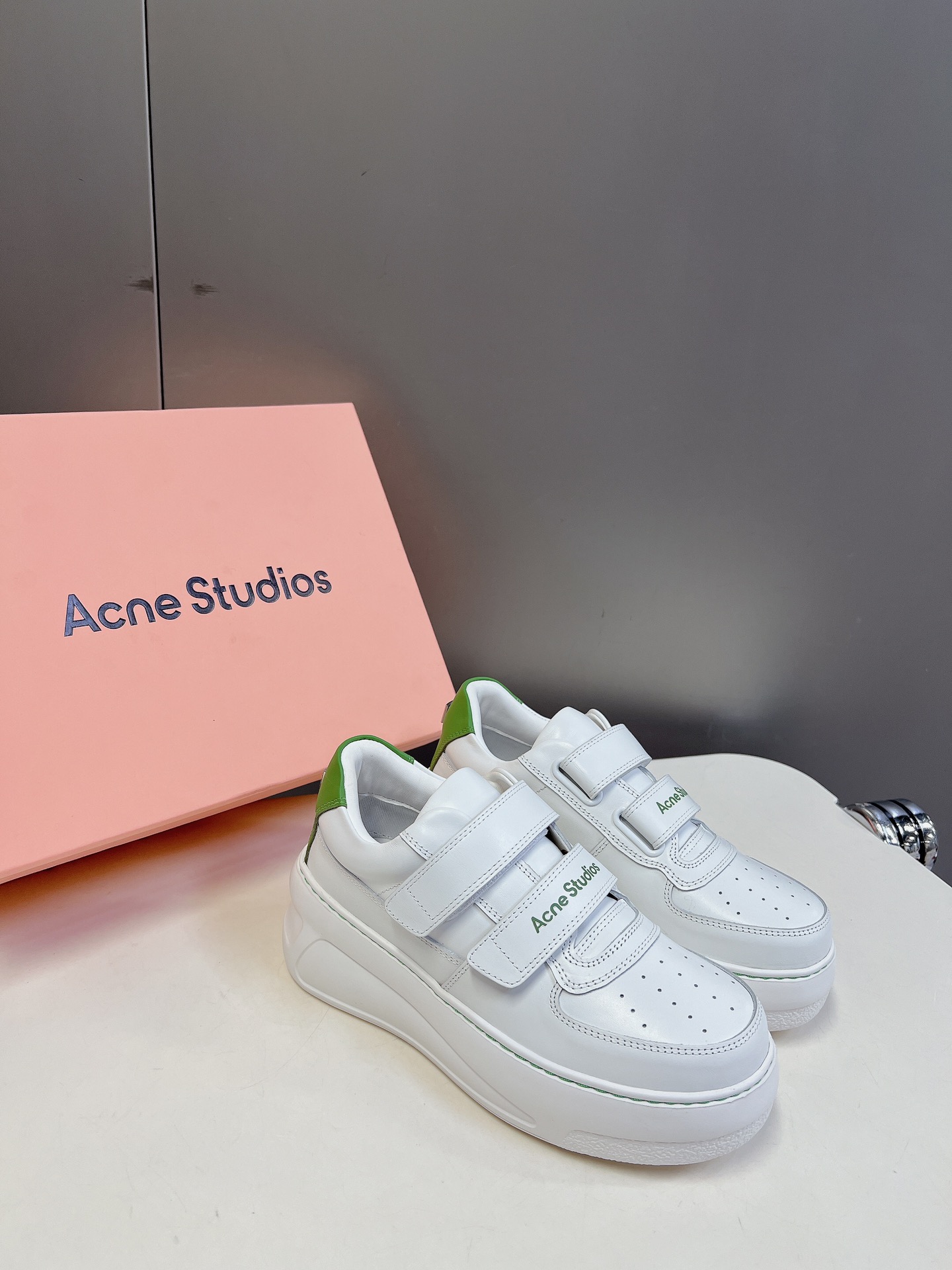 AcneStudios24ss最新厚底休闲魔术贴笑脸小白鞋渠道牛货！莞货难得一见的好货！最受欢迎的单品当