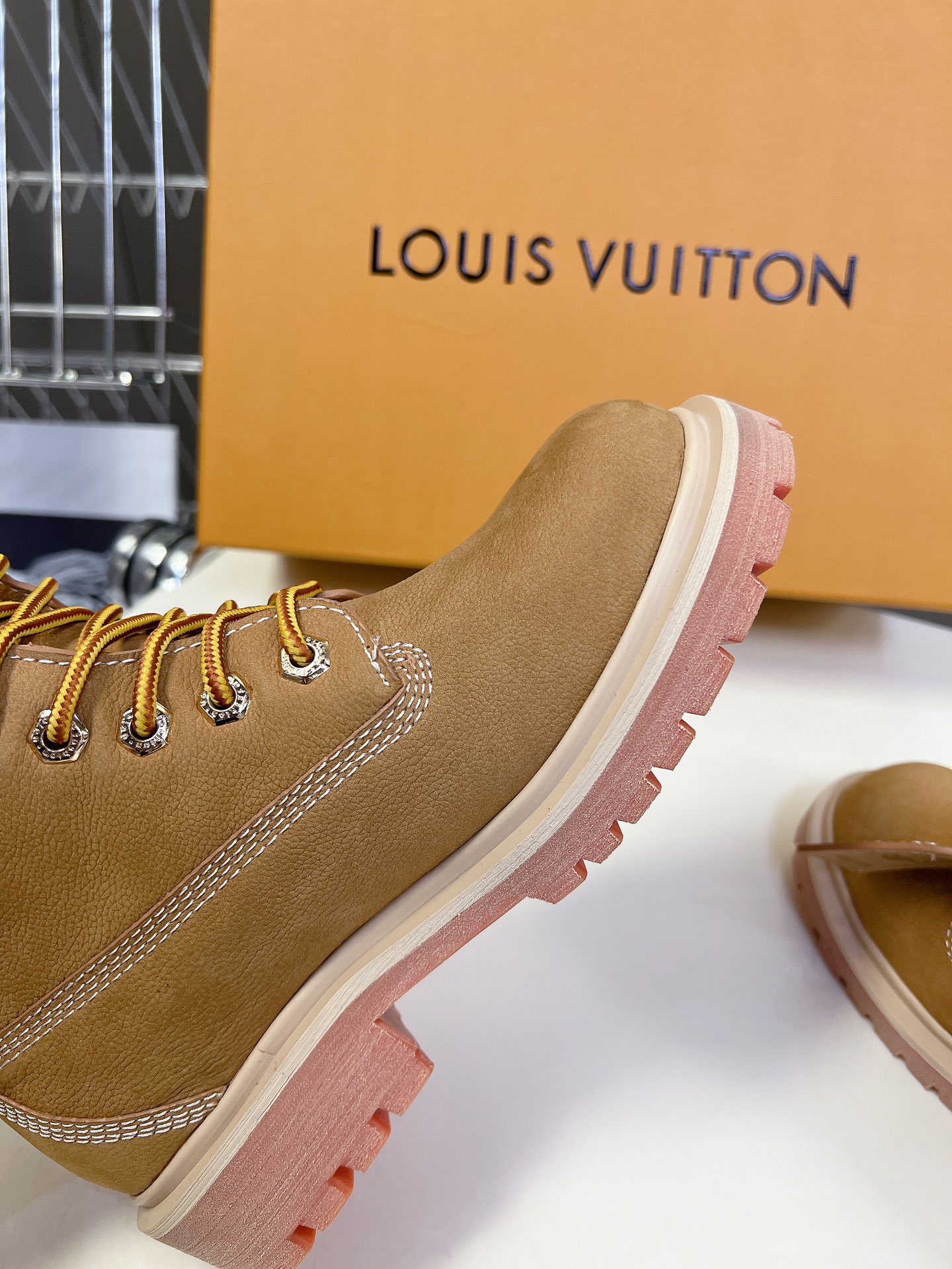 代购级LouisVuittonxTimberland联名ViaInstagram大黄靴今年1月LV202