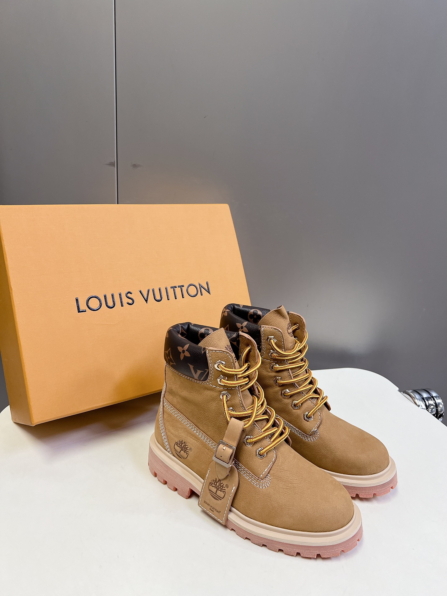 代购级LouisVuittonxTimberland联名ViaInstagram大黄靴今年1月LV202