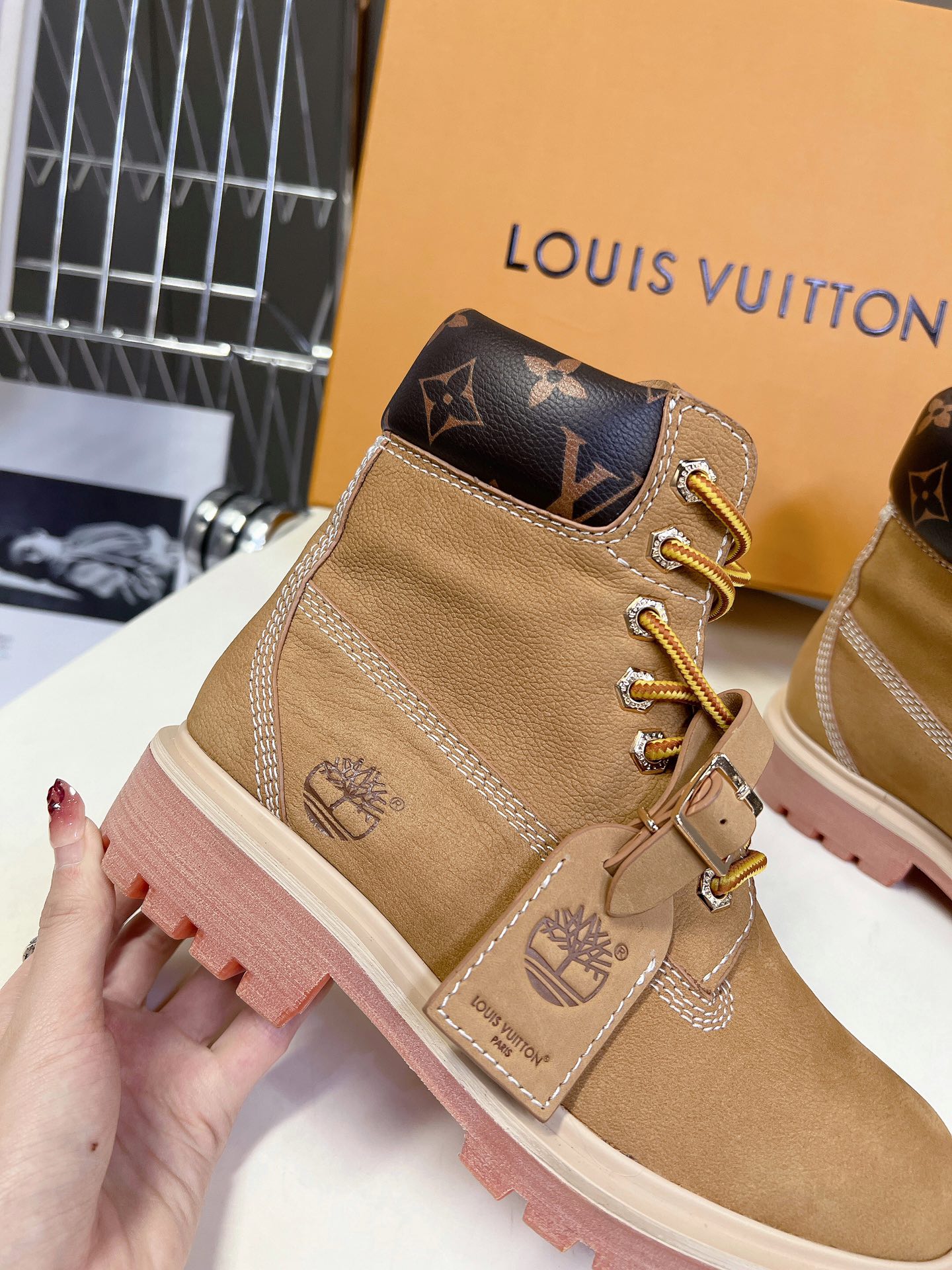 代购级LouisVuittonxTimberland联名ViaInstagram大黄靴今年1月LV202