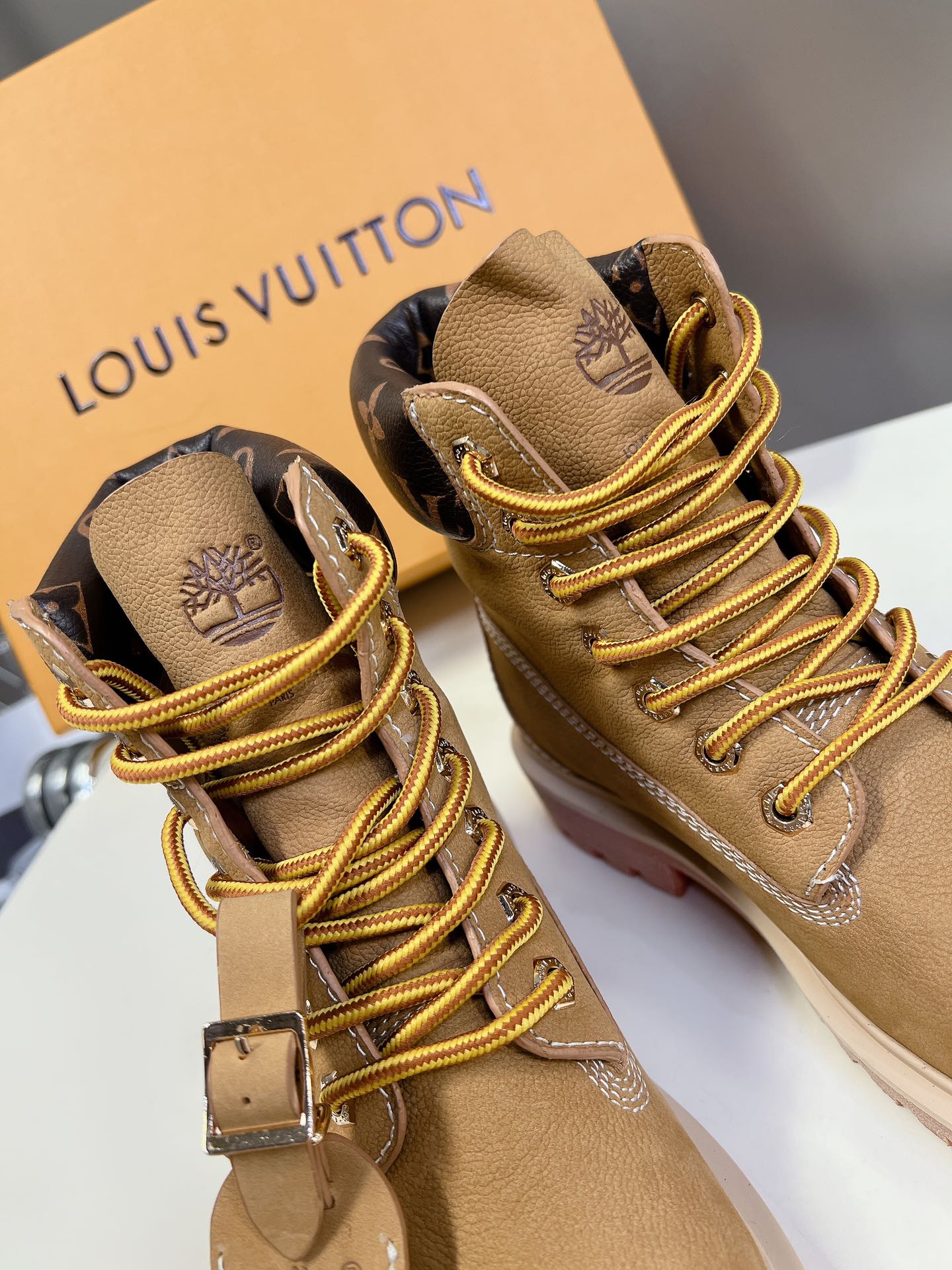 代购级LouisVuittonxTimberland联名ViaInstagram大黄靴今年1月LV202