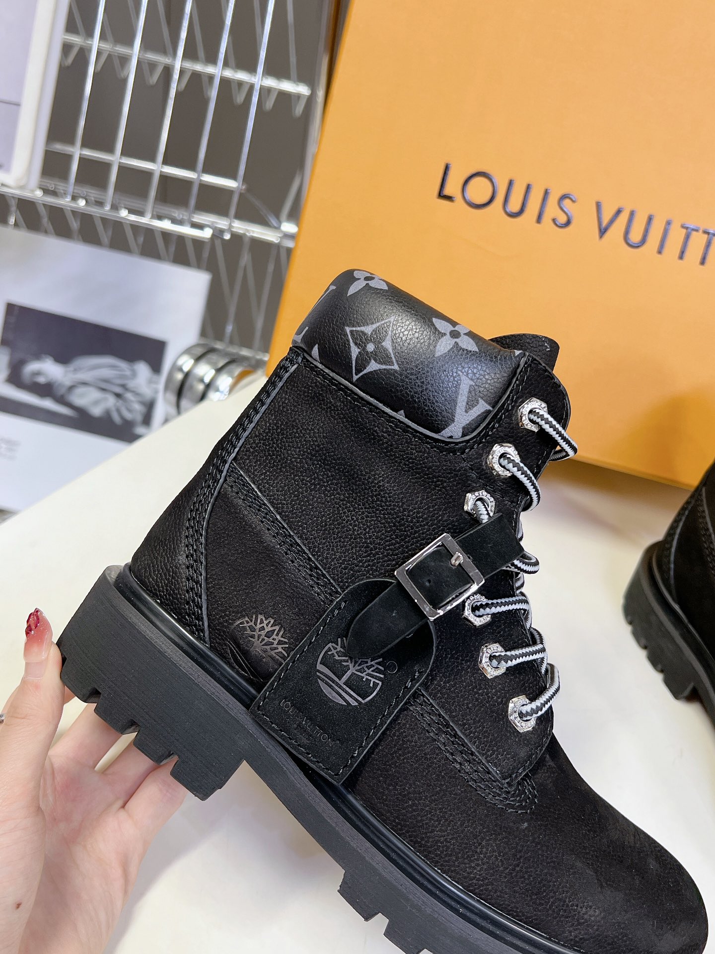 代购级LouisVuittonxTimberland联名ViaInstagram大黄靴今年1月LV202