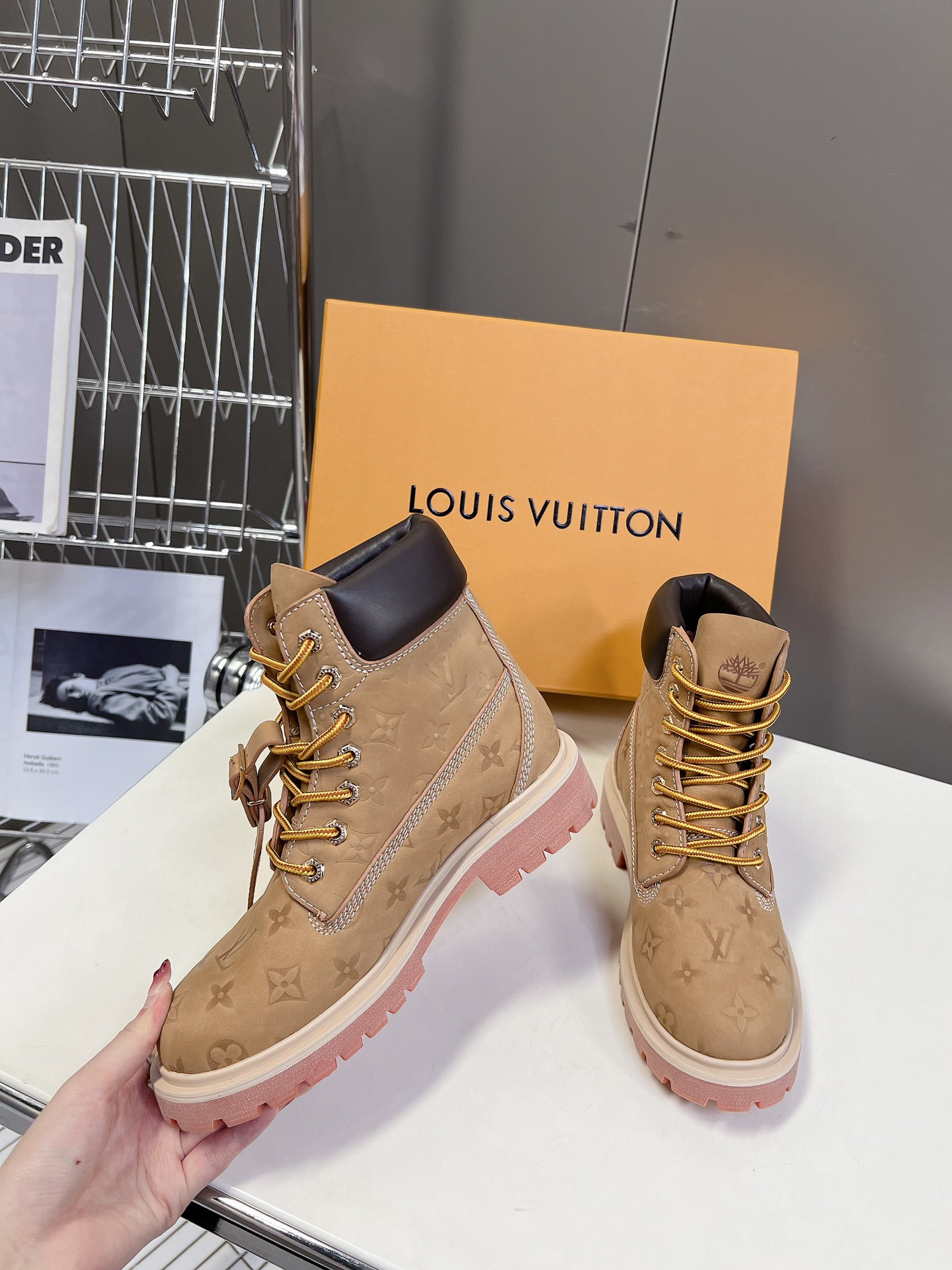 代购级LouisVuittonxTimberland联名ViaInstagram大黄靴今年1月LV202