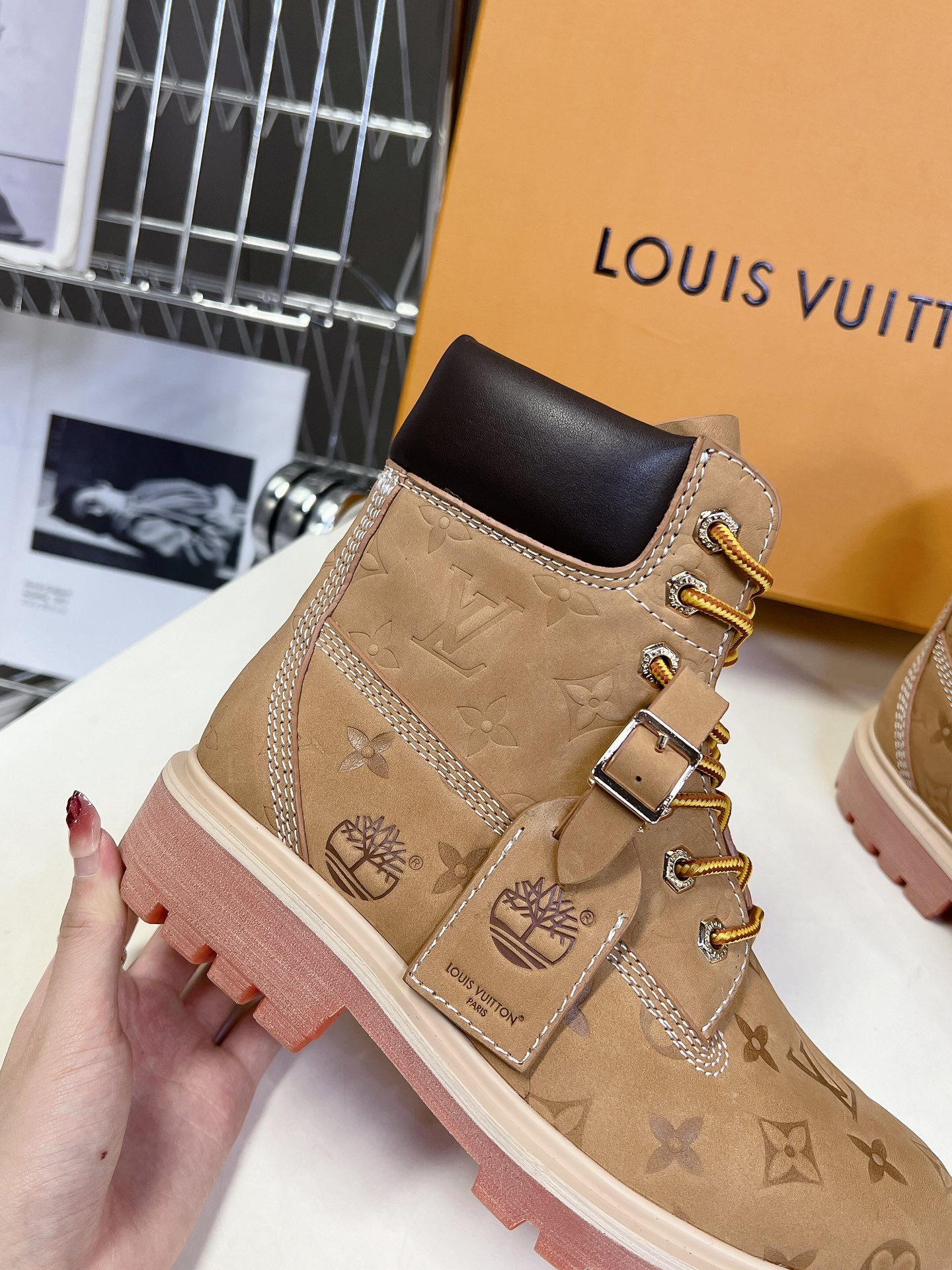 代购级LouisVuittonxTimberland联名ViaInstagram大黄靴今年1月LV202