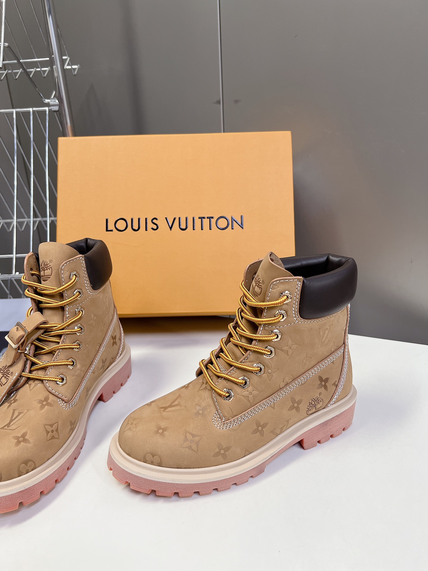 代购级LouisVuittonxTimberland联名ViaInstagram大黄靴今年1月LV202