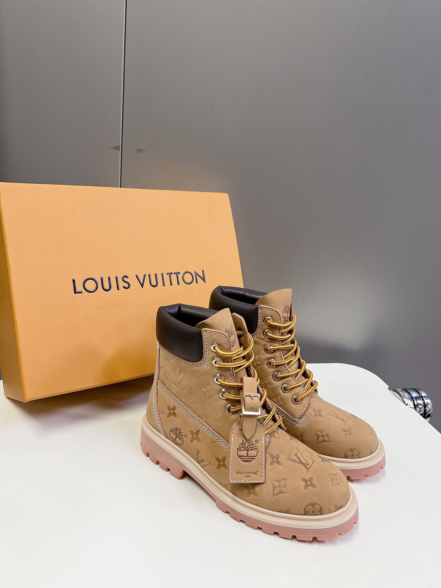 代购级LouisVuittonxTimberland联名ViaInstagram大黄靴今年1月LV202