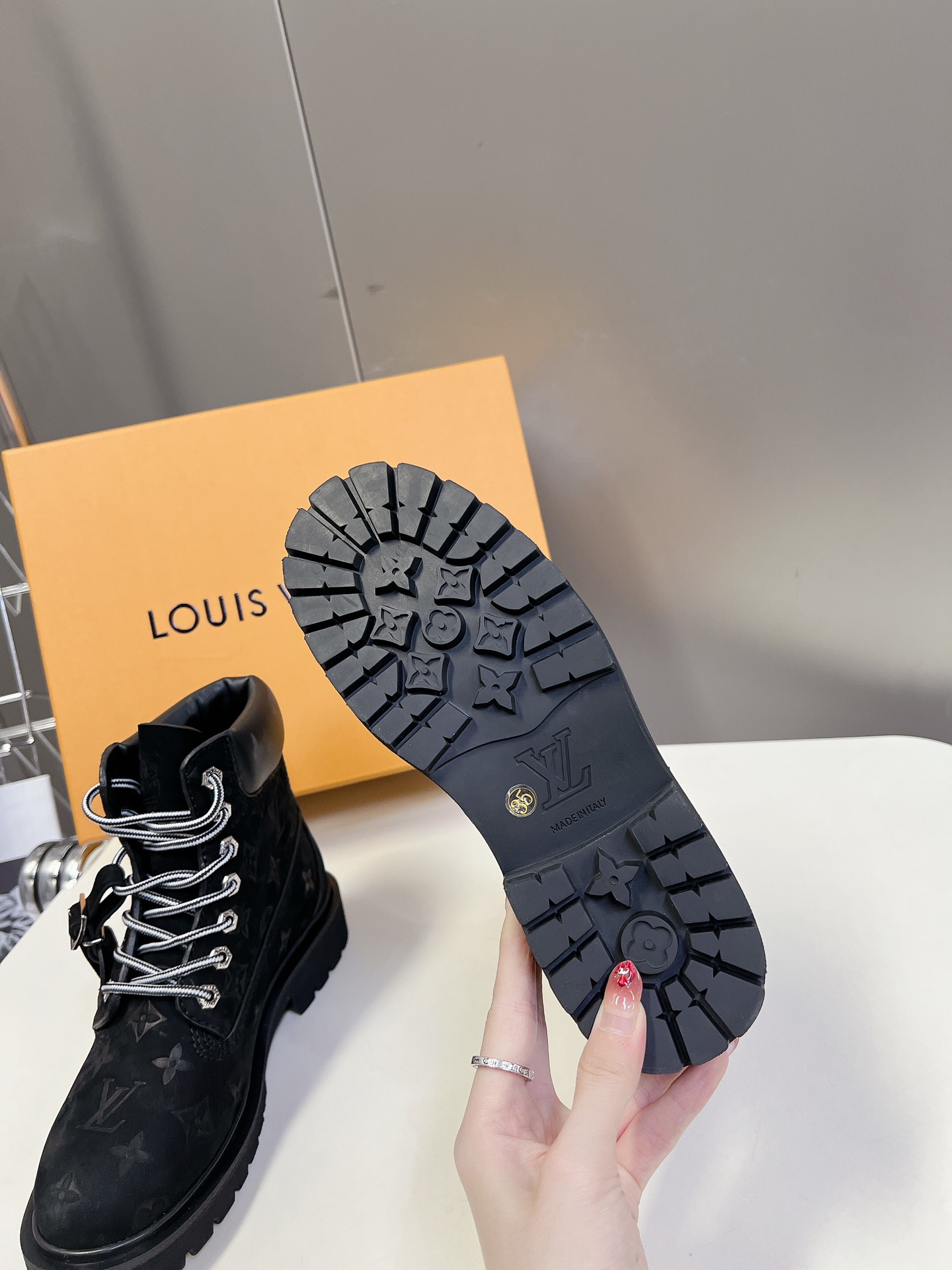 代购级LouisVuittonxTimberland联名ViaInstagram大黄靴今年1月LV202