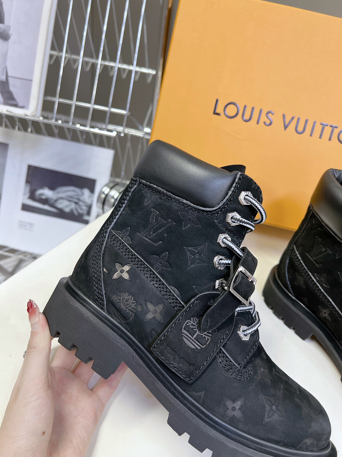 代购级LouisVuittonxTimberland联名ViaInstagram大黄靴今年1月LV202