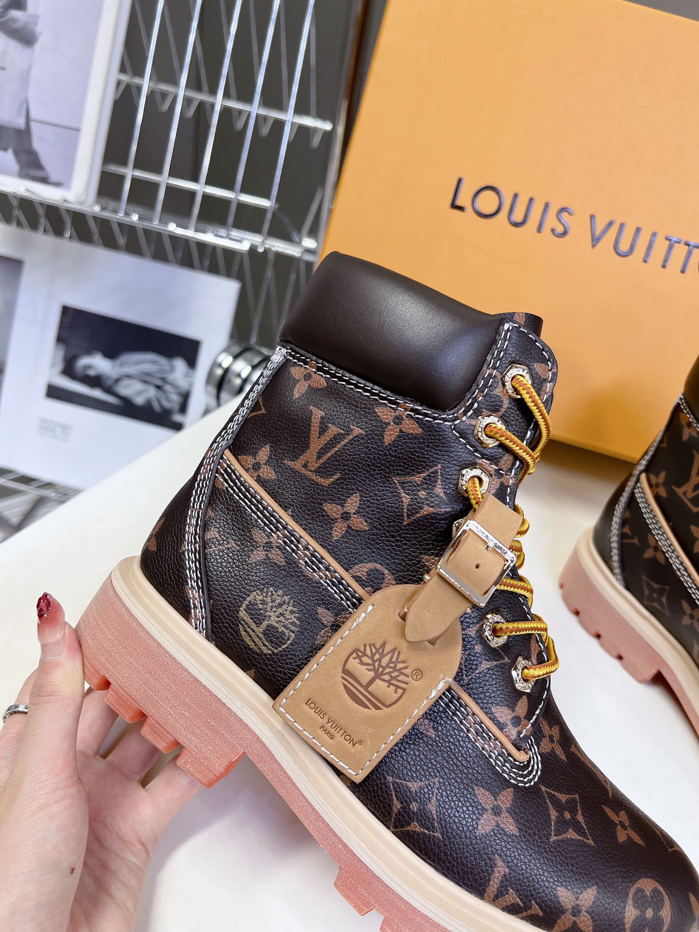 代购级LouisVuittonxTimberland联名ViaInstagram大黄靴今年1月LV202