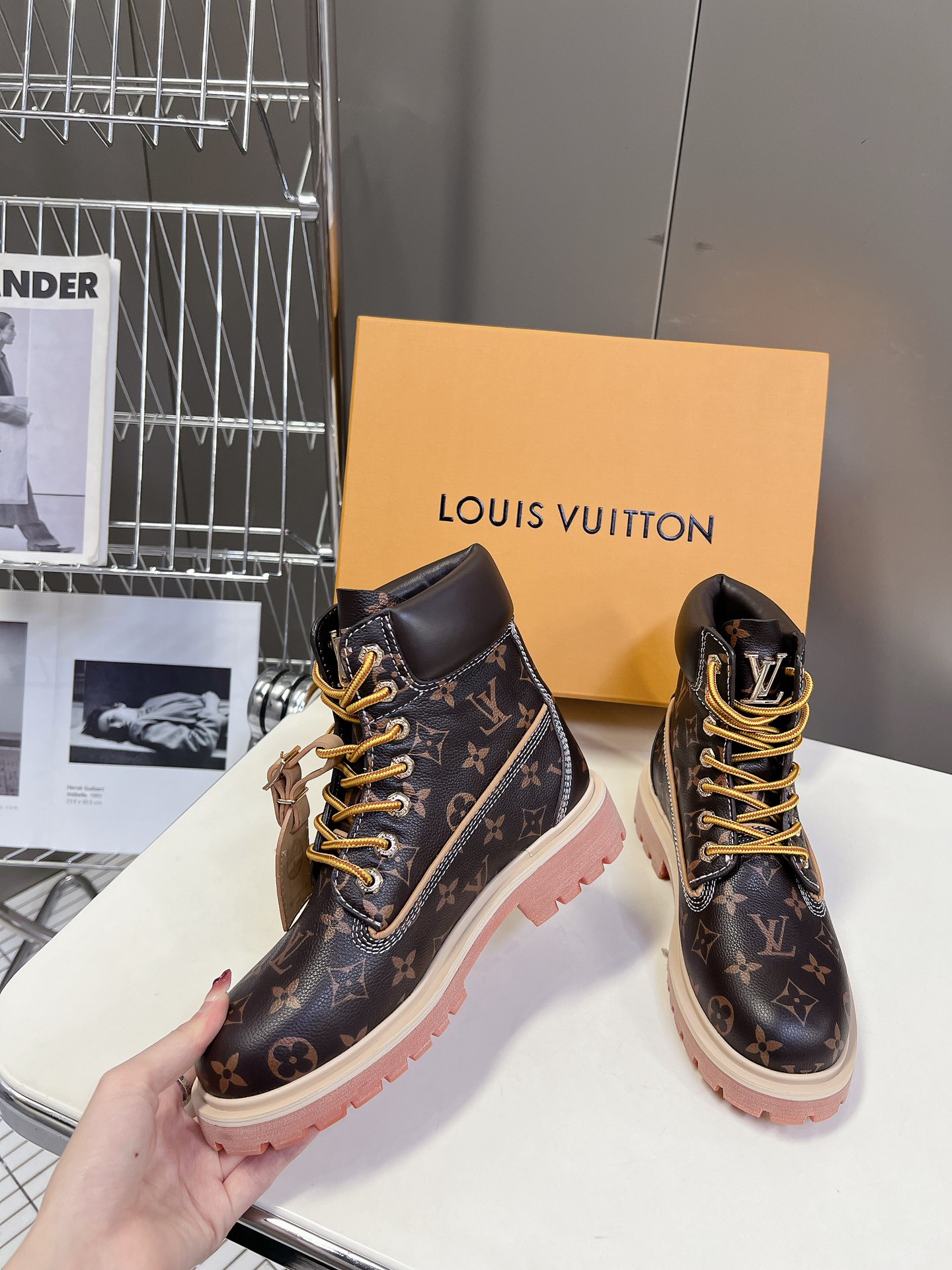 代购级LouisVuittonxTimberland联名ViaInstagram大黄靴今年1月LV202