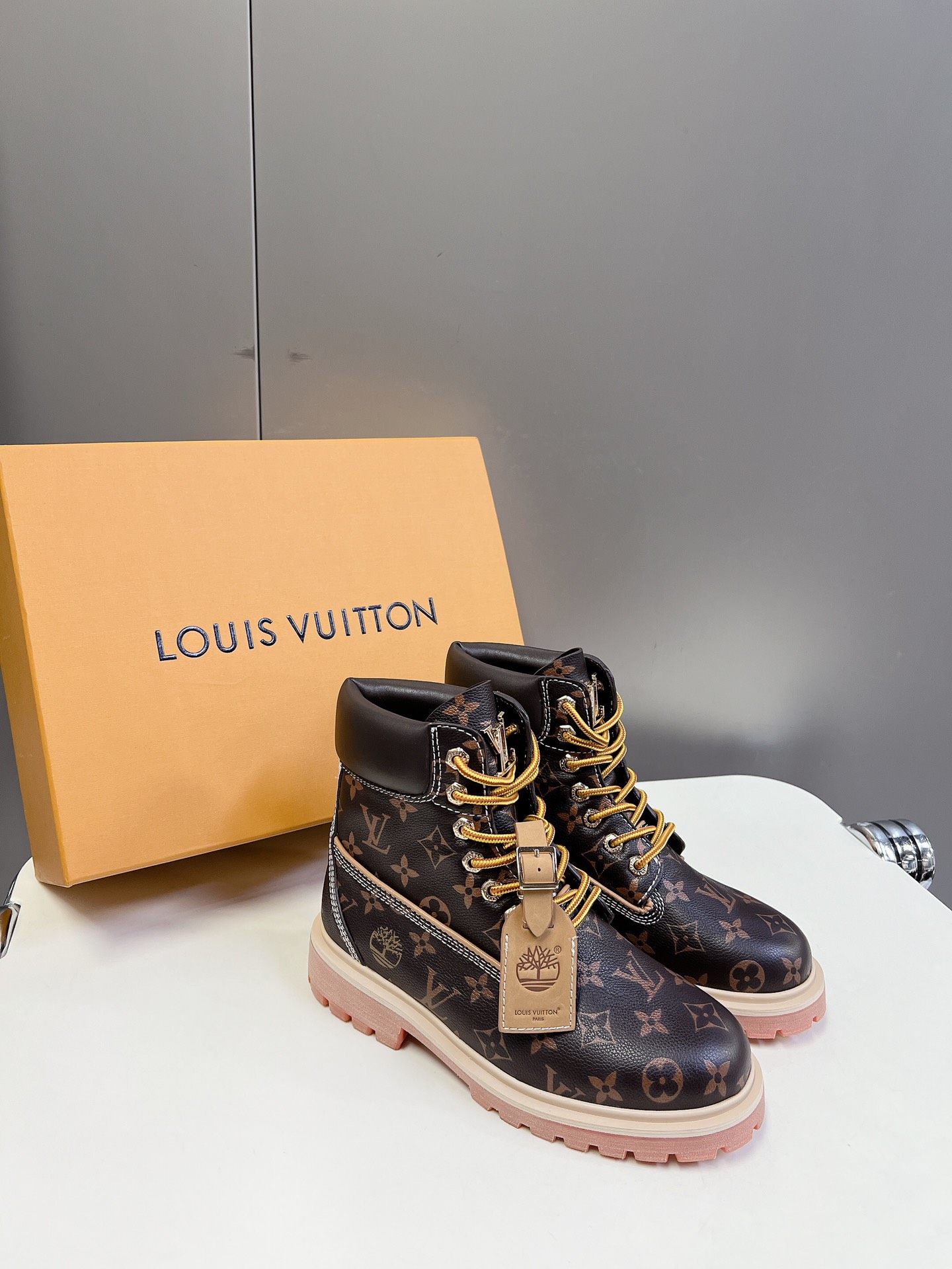 代购级LouisVuittonxTimberland联名ViaInstagram大黄靴今年1月LV202