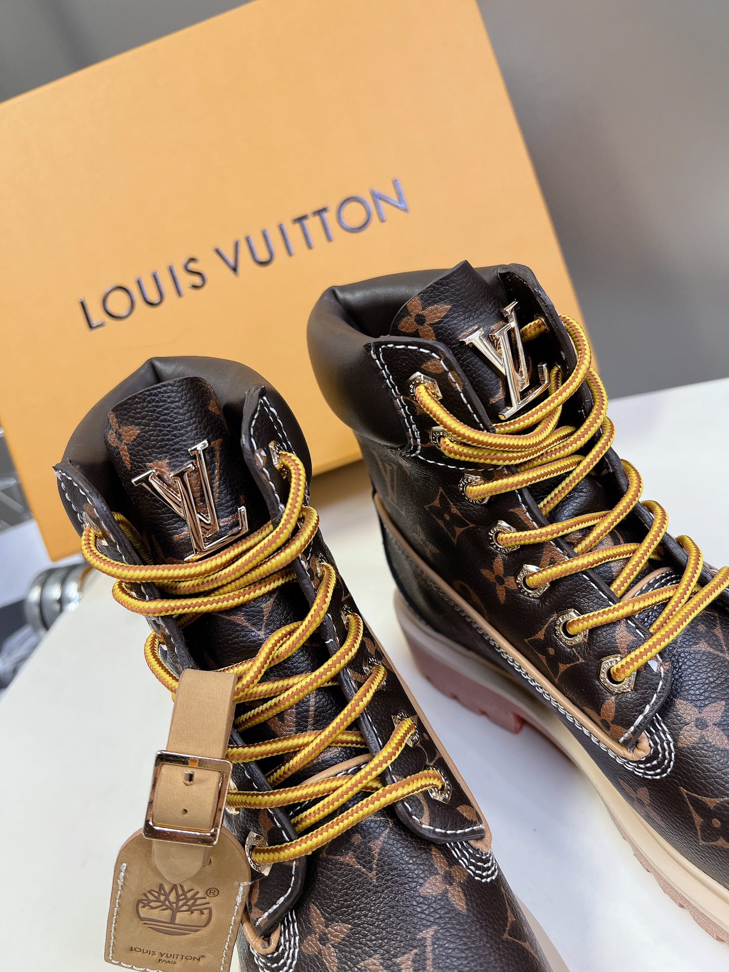 代购级LouisVuittonxTimberland联名ViaInstagram大黄靴今年1月LV202