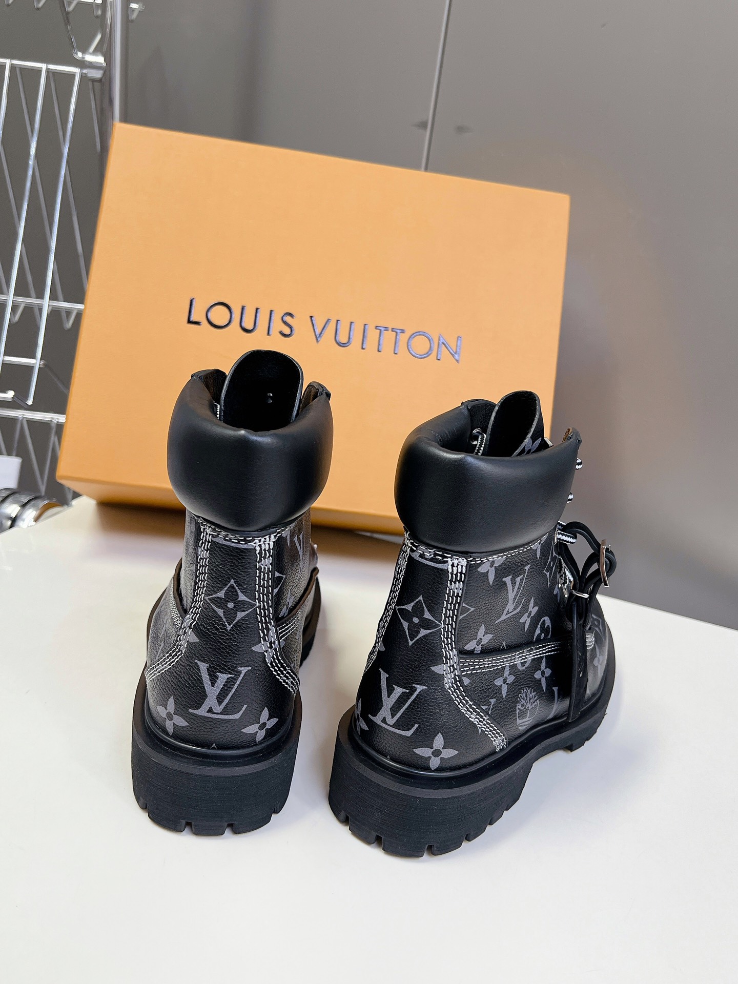 代购级LouisVuittonxTimberland联名ViaInstagram大黄靴今年1月LV202