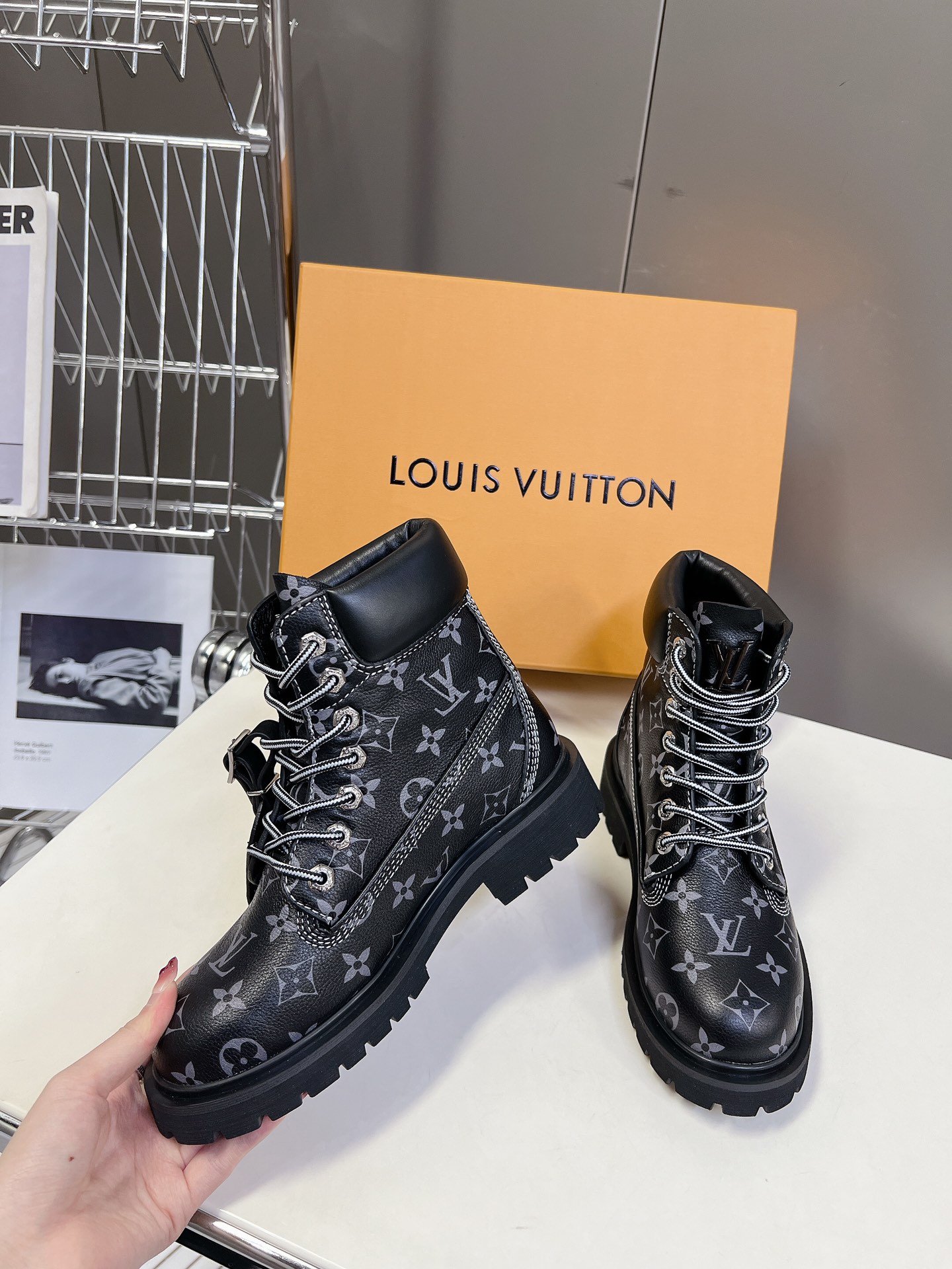 代购级LouisVuittonxTimberland联名ViaInstagram大黄靴今年1月LV202