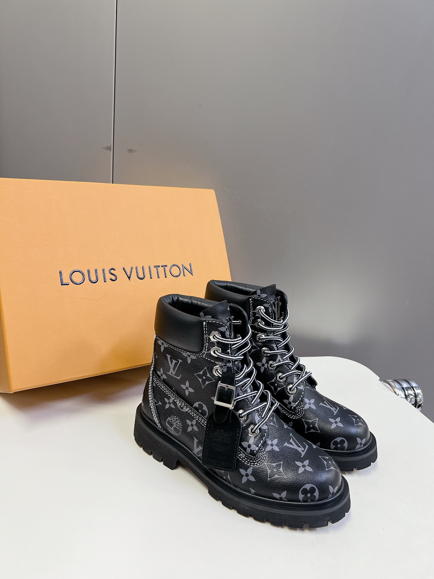 代购级LouisVuittonxTimberland联名ViaInstagram大黄靴今年1月LV202