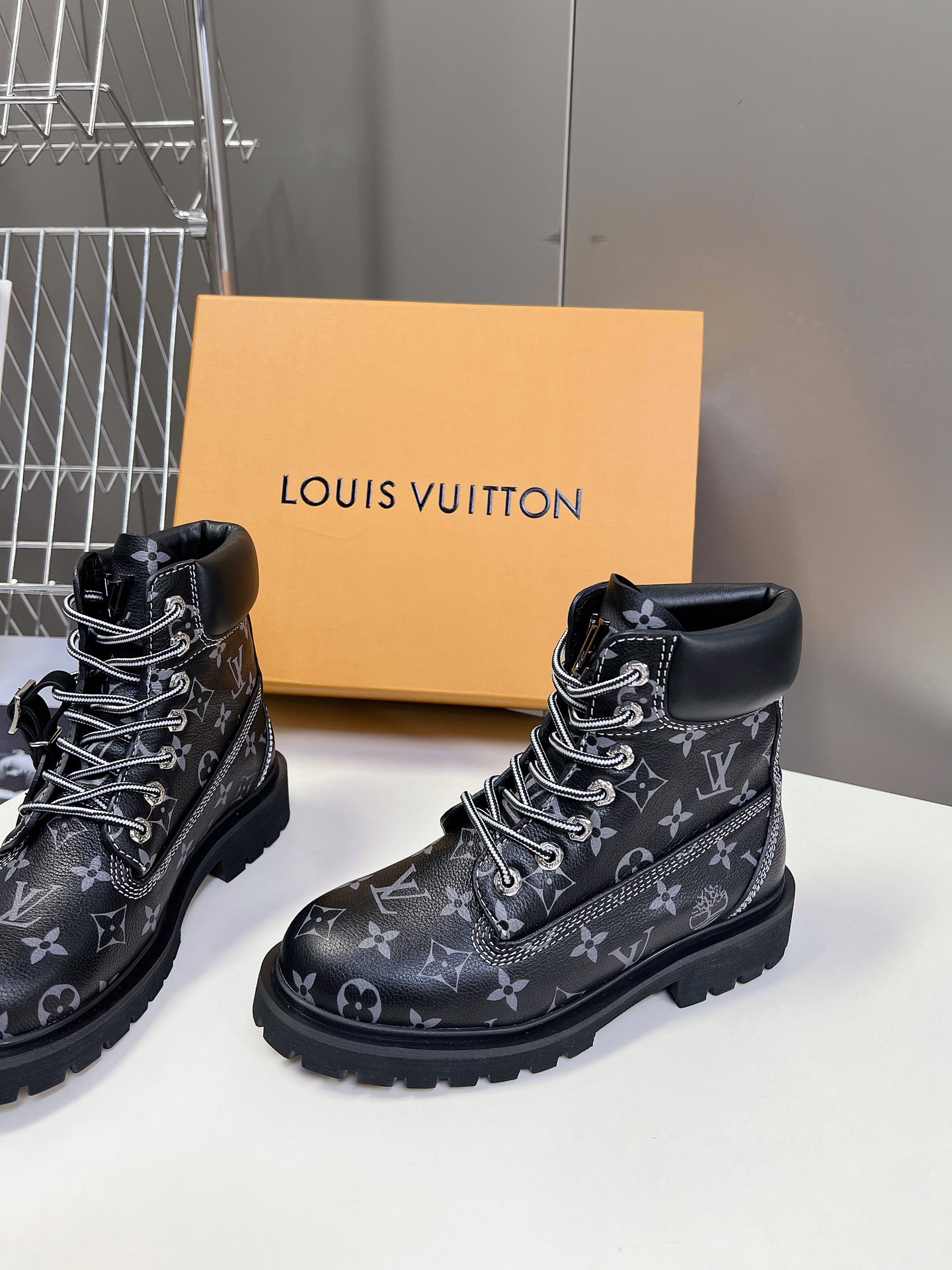 代购级LouisVuittonxTimberland联名ViaInstagram大黄靴今年1月LV202