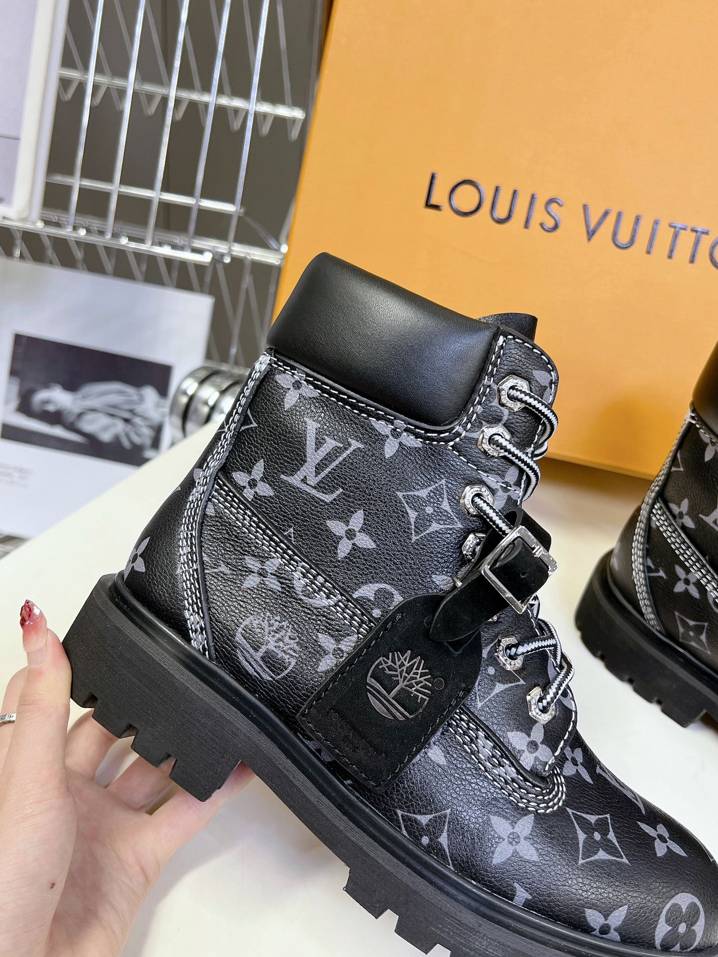 代购级LouisVuittonxTimberland联名ViaInstagram大黄靴今年1月LV202