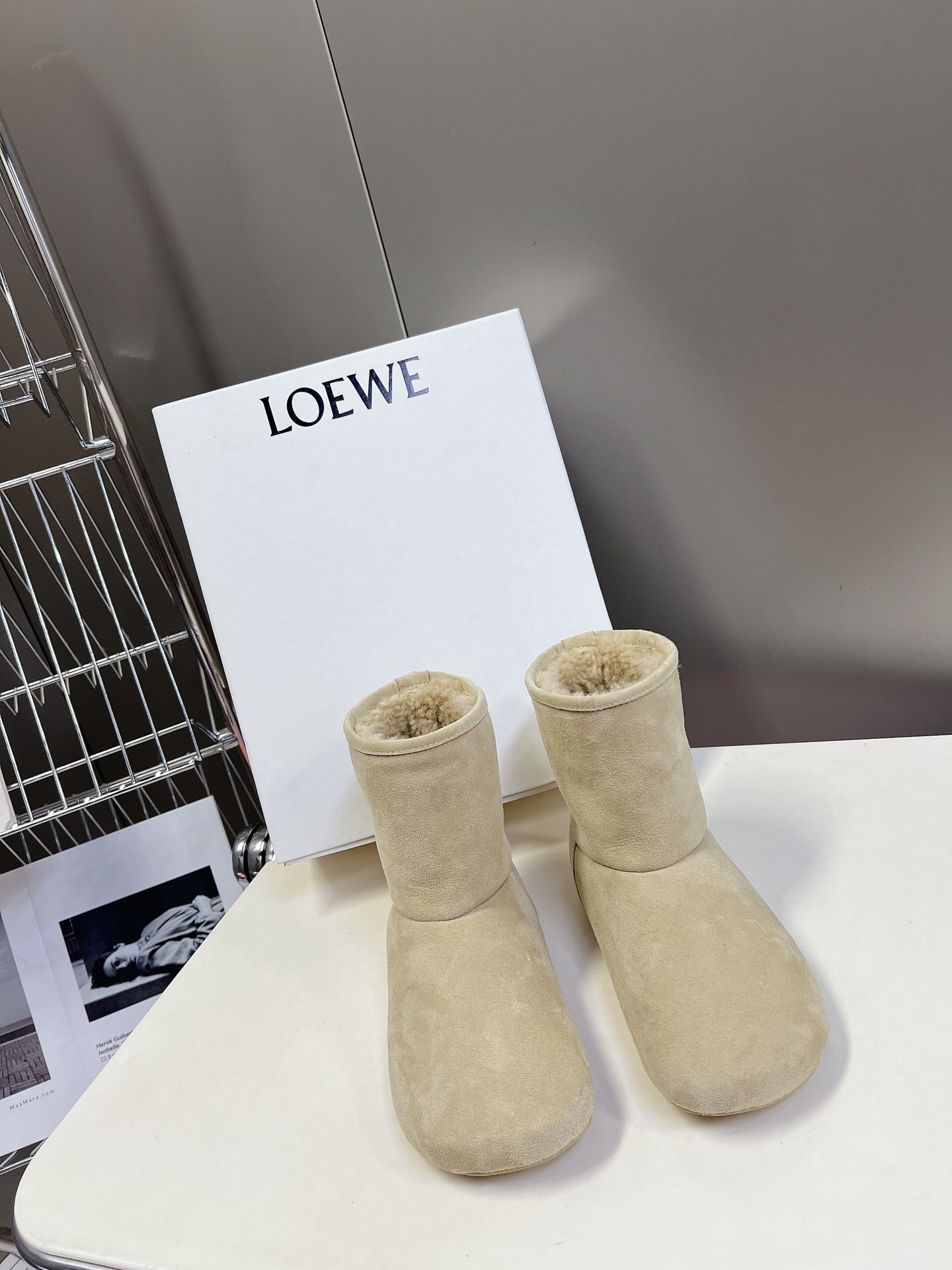 LOEWE秋冬罗意威皮毛一体雪地靴罗意威皮毛一体靴俺就说能保暖还能这么轻这么软乎的靴子也只能是罗意威了吧