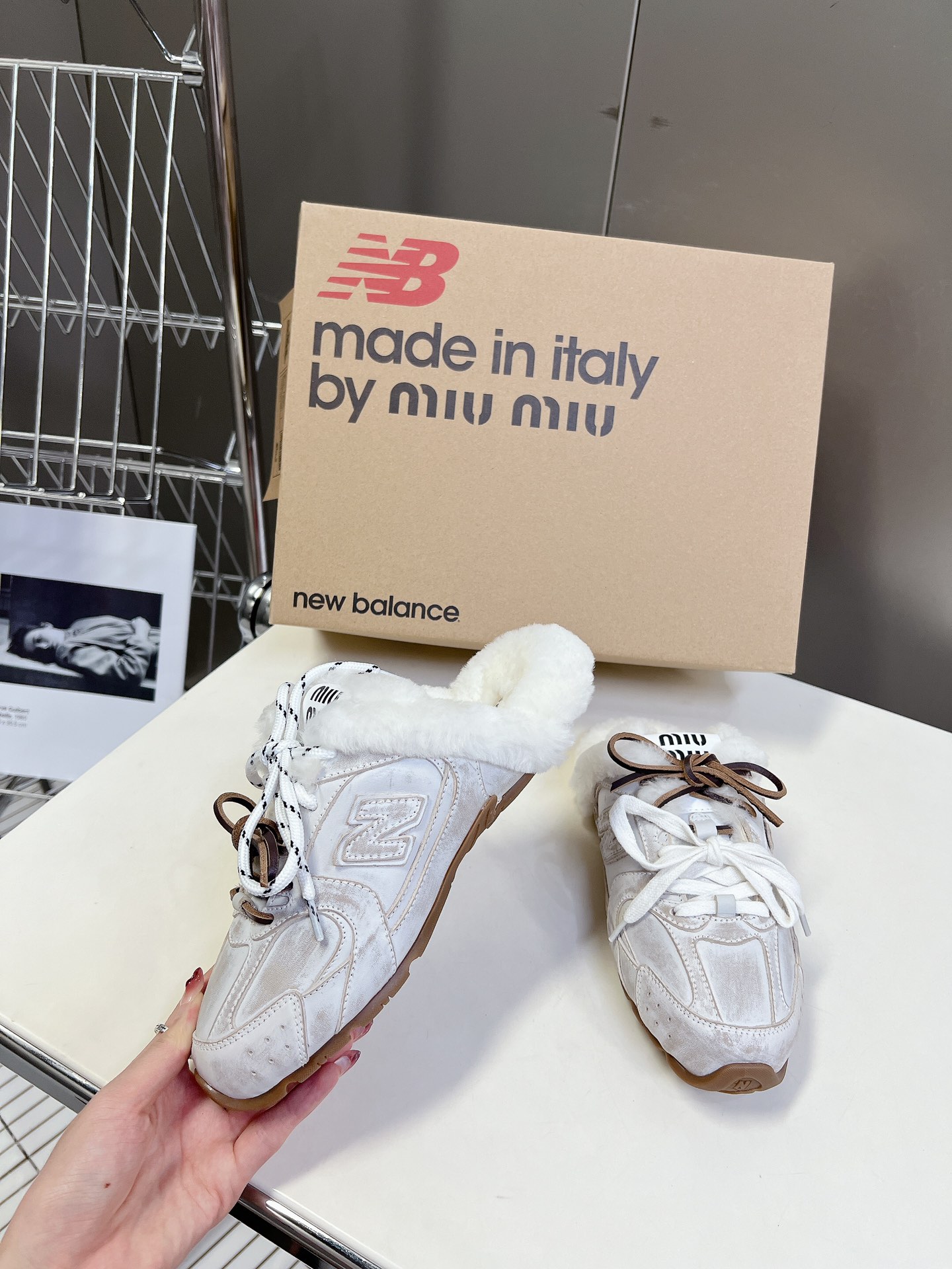 MiuMiu️NewBalance联名系列德训运动鞋出真毛里了各大品牌都热衷于跨界联名缪缪这次联名诚意满